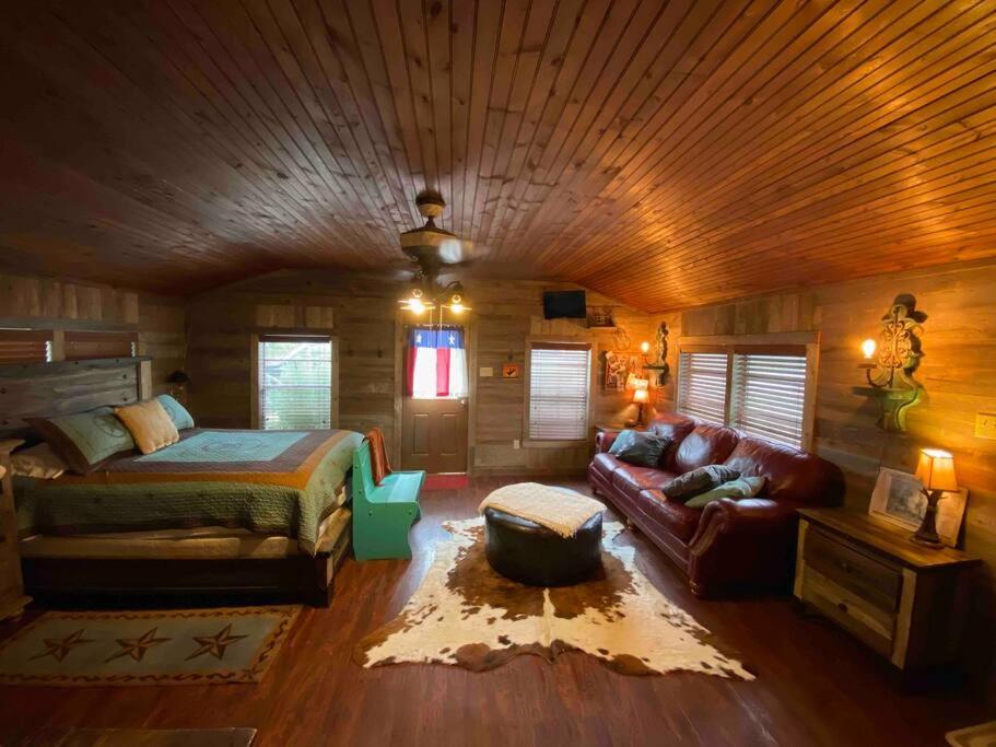 One-Bedroom House - Photo 13