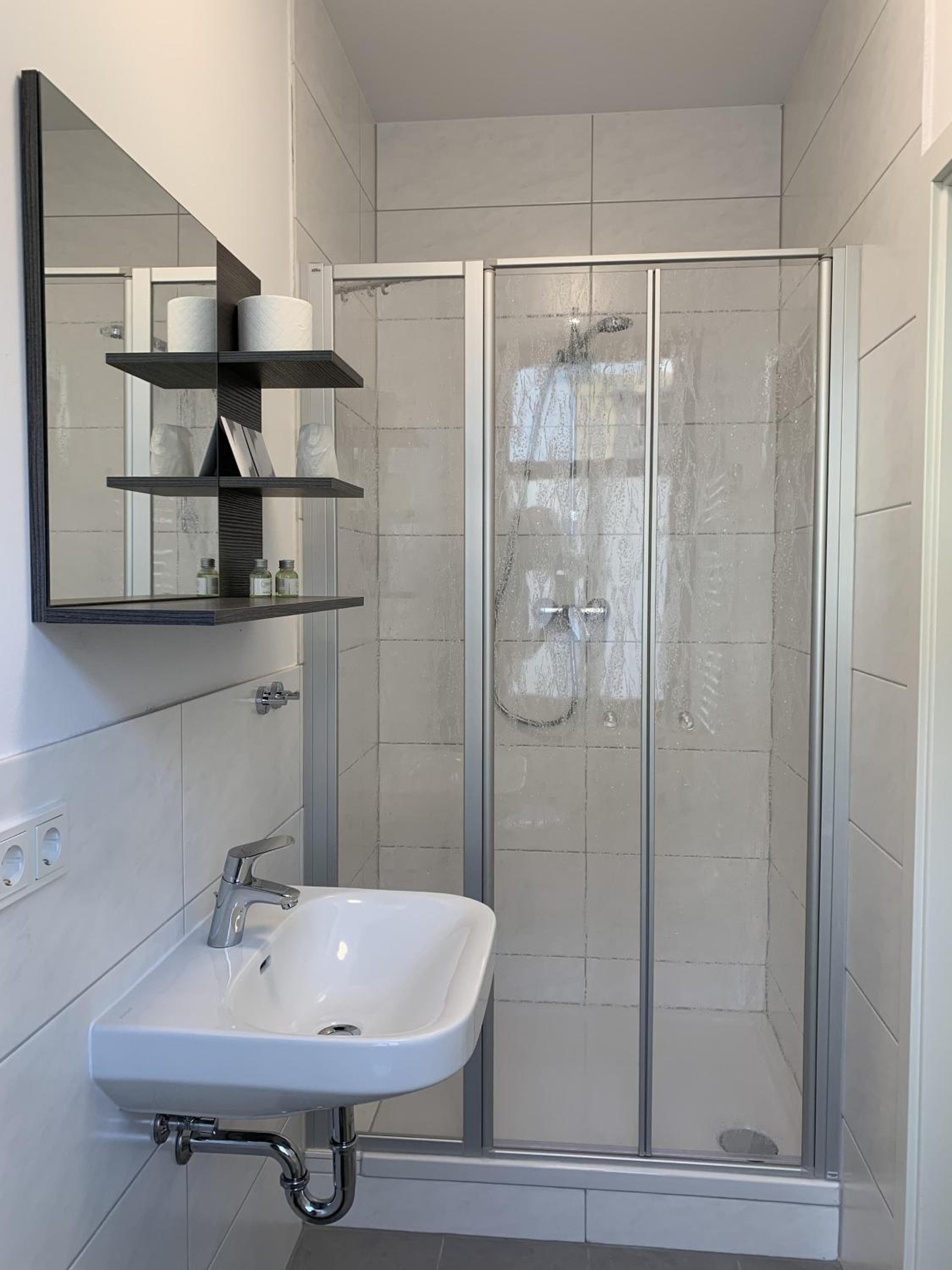 Standard Double Room - Photo 5
