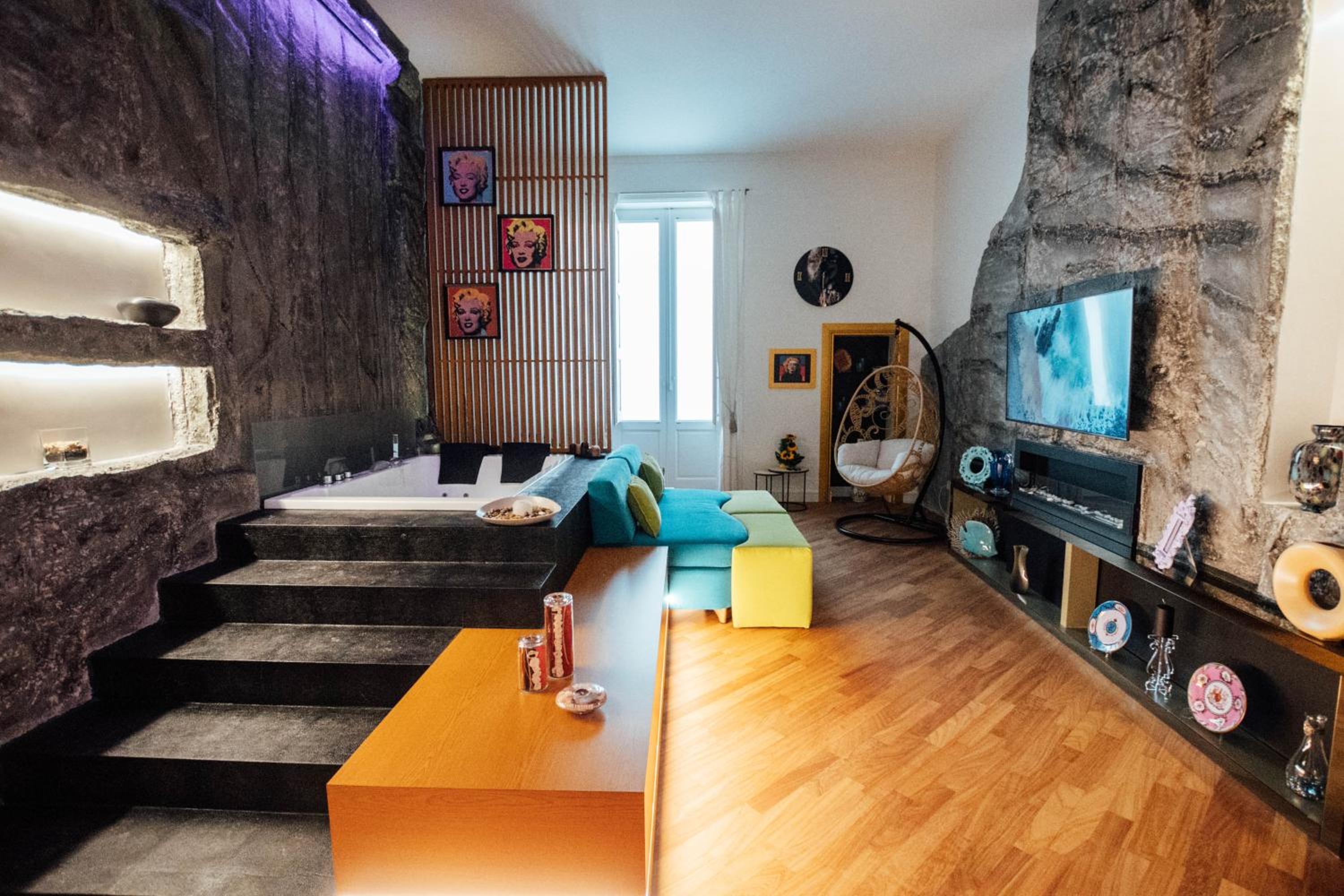 Suite with Hot Tub