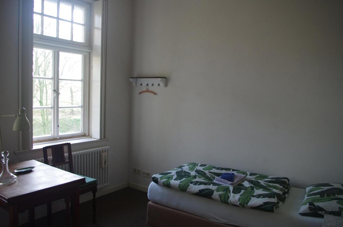 Standard Single Room with Shared Bathroom photo 3