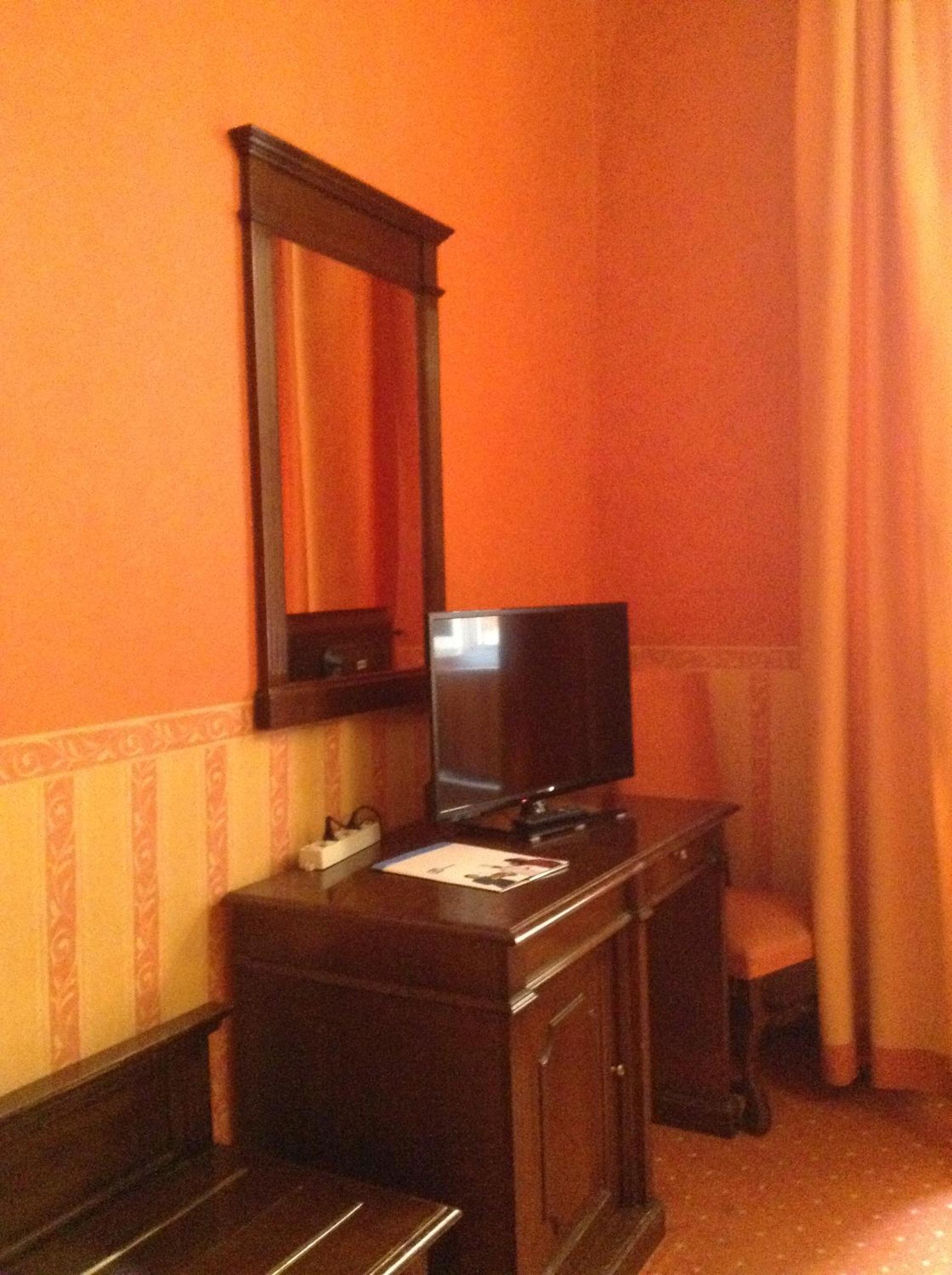 Double or Twin Room - Photo 8