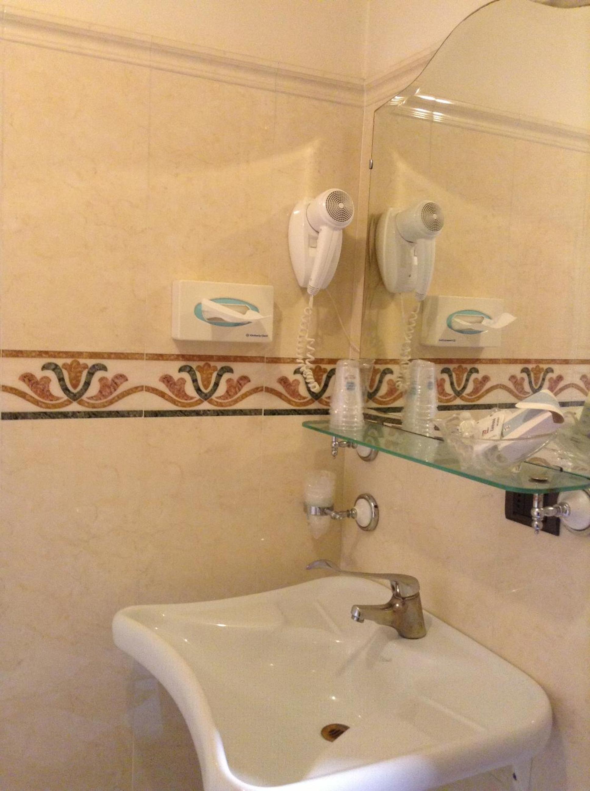 Triple Room - Photo 8