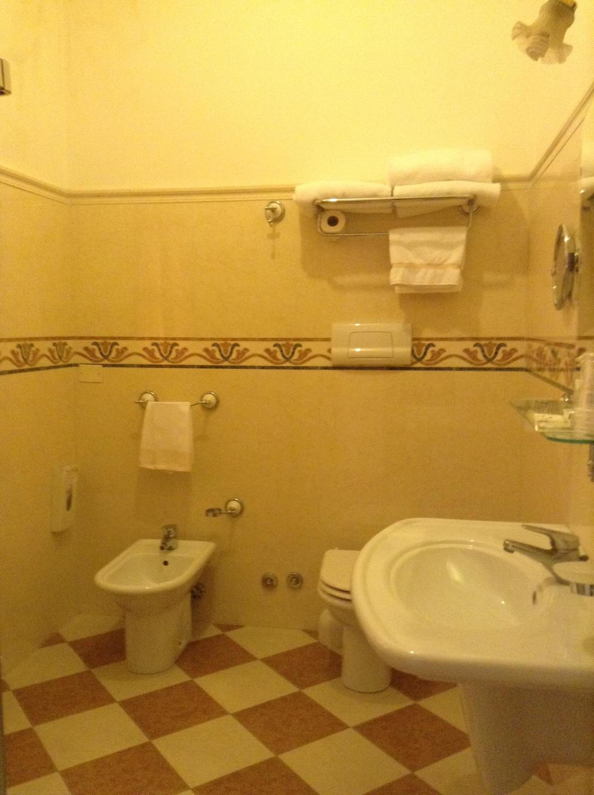 Triple Room - Photo 9