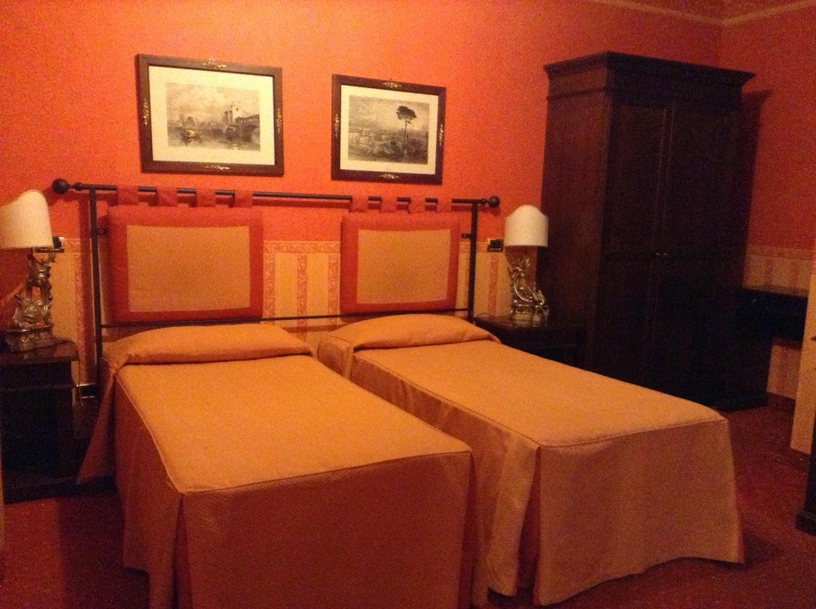 Double or Twin Room - Photo 7