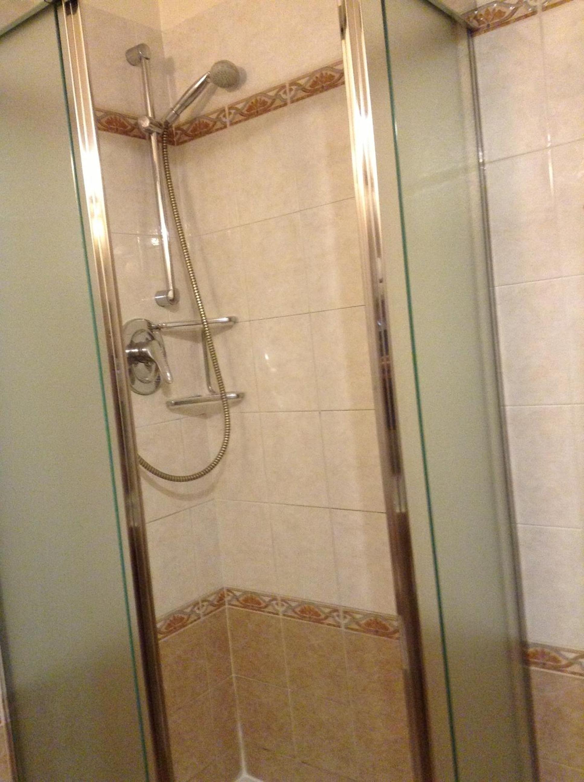 Double or Twin Room - Photo 9