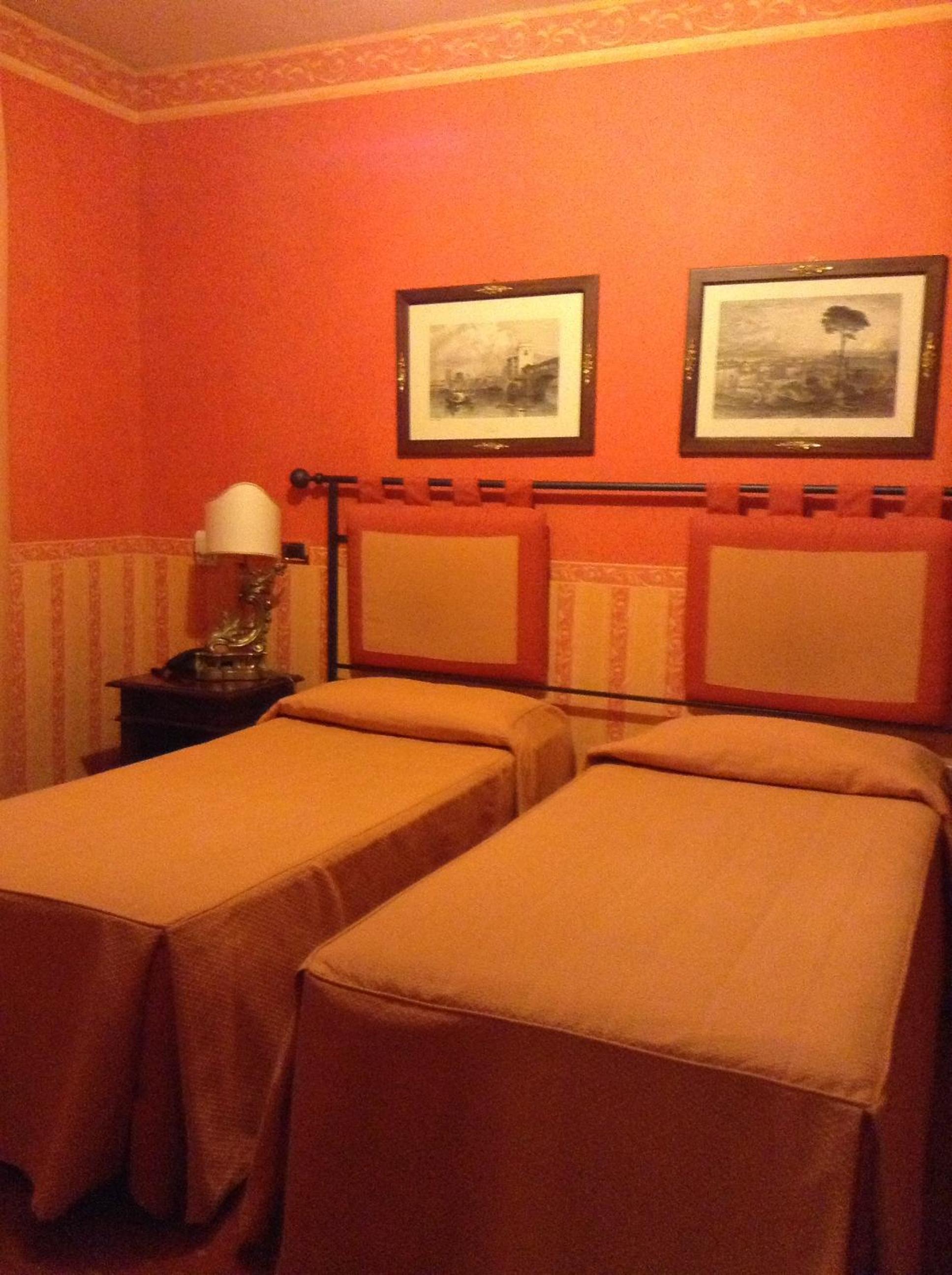 Double or Twin Room - Photo 6