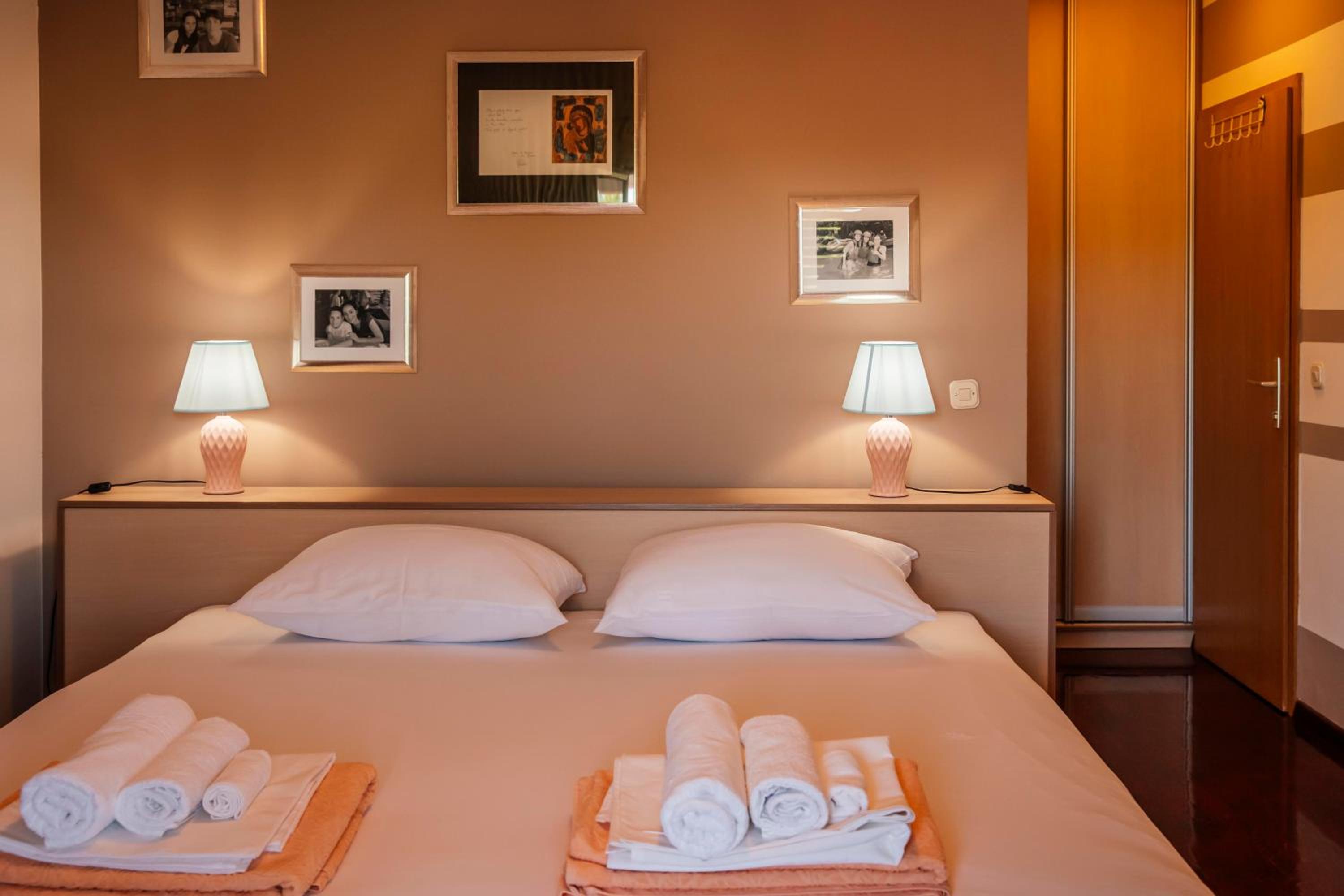 Double Room - Photo 1