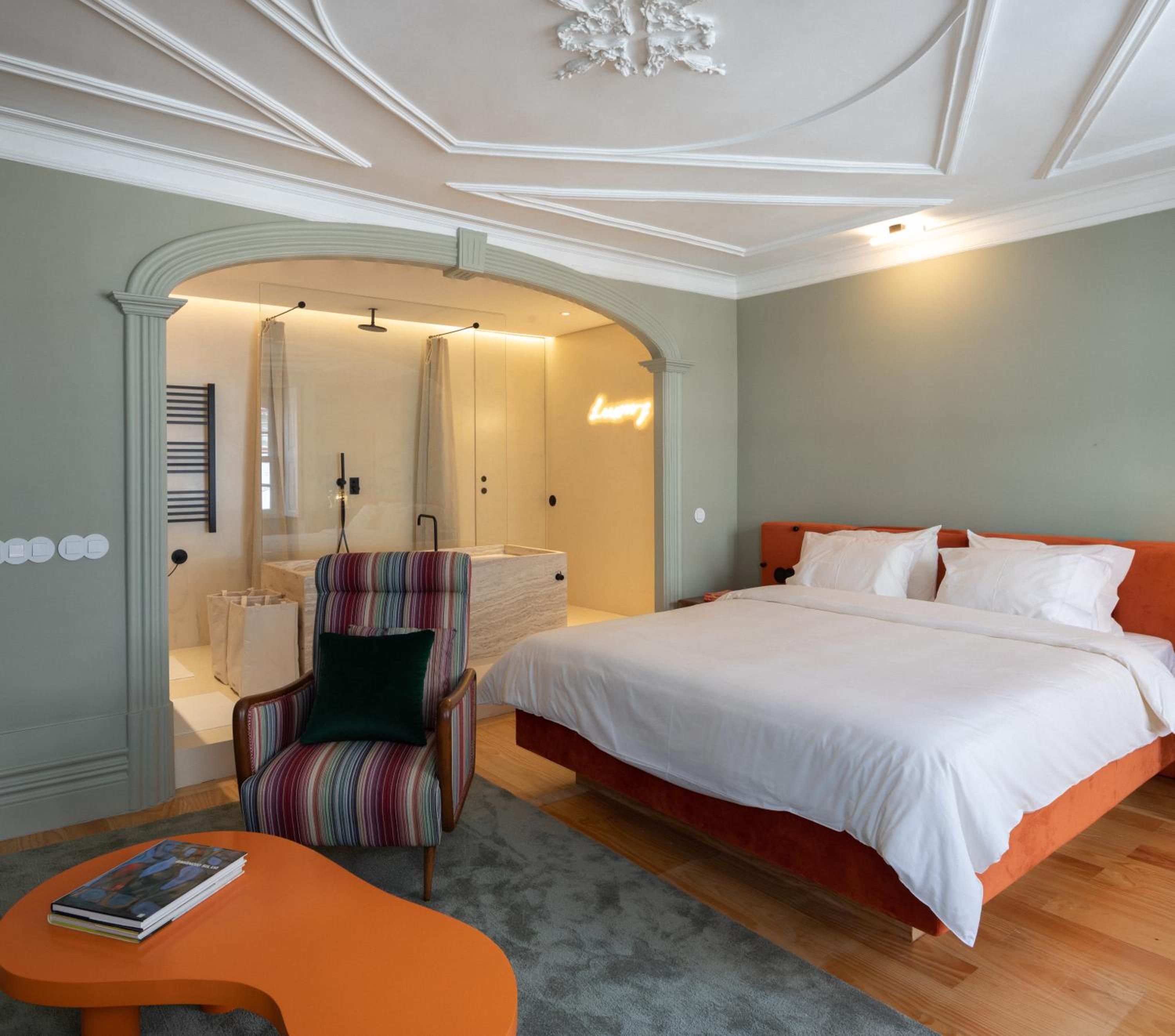 Premium Suite - Photo 1