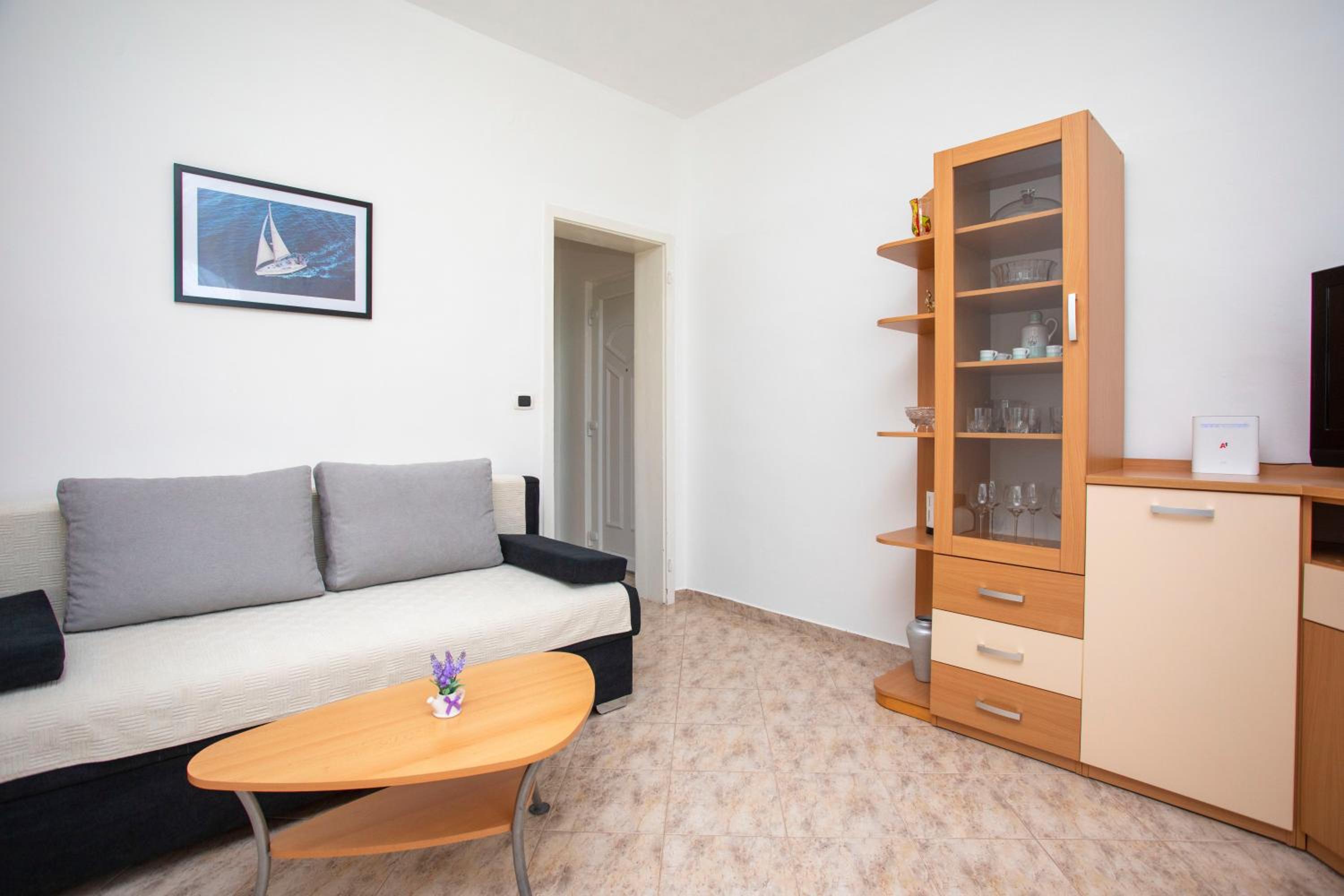 One-Bedroom Apartment photo 1