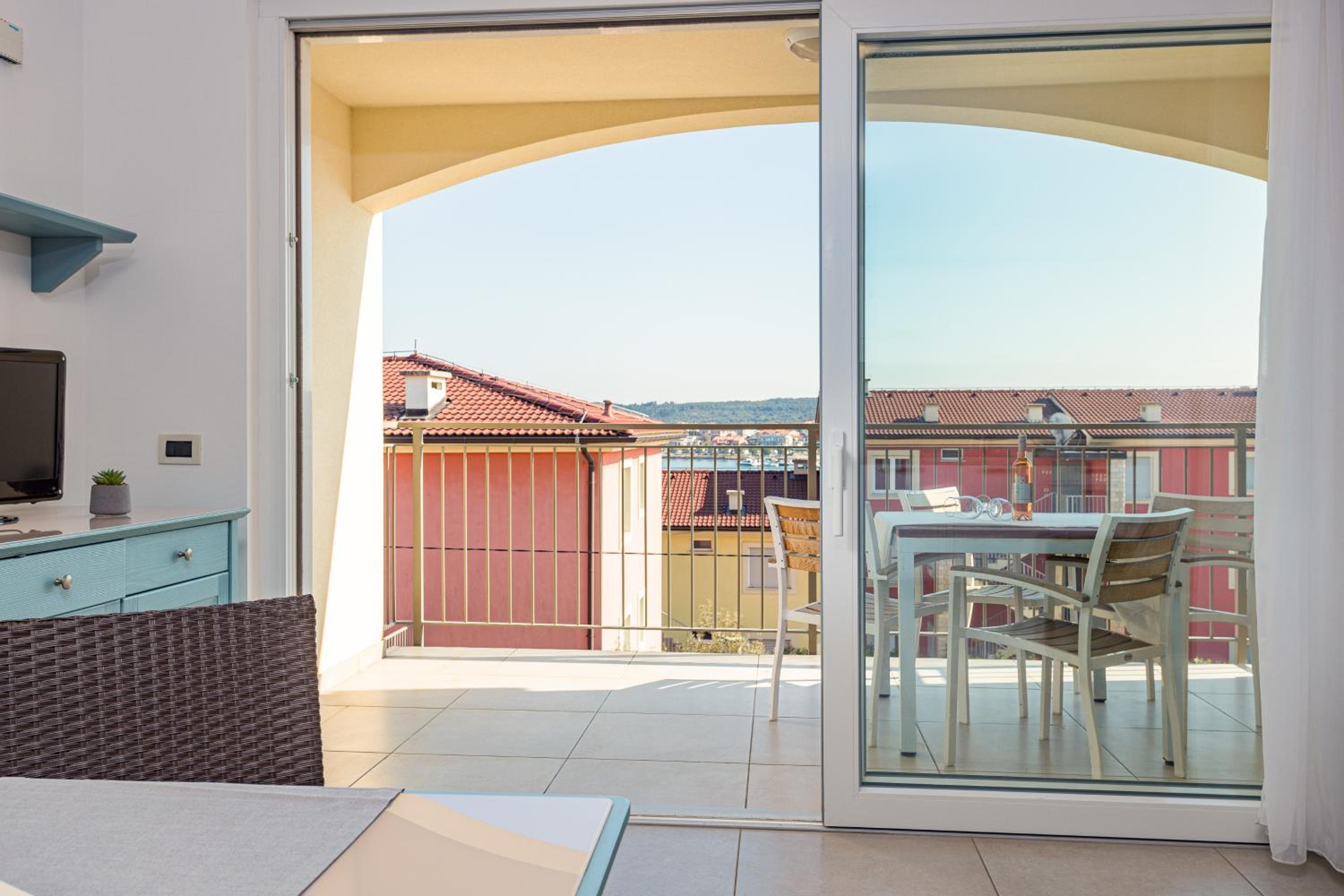 One-Bedroom Apartment with Balcony (5 people) photo 2