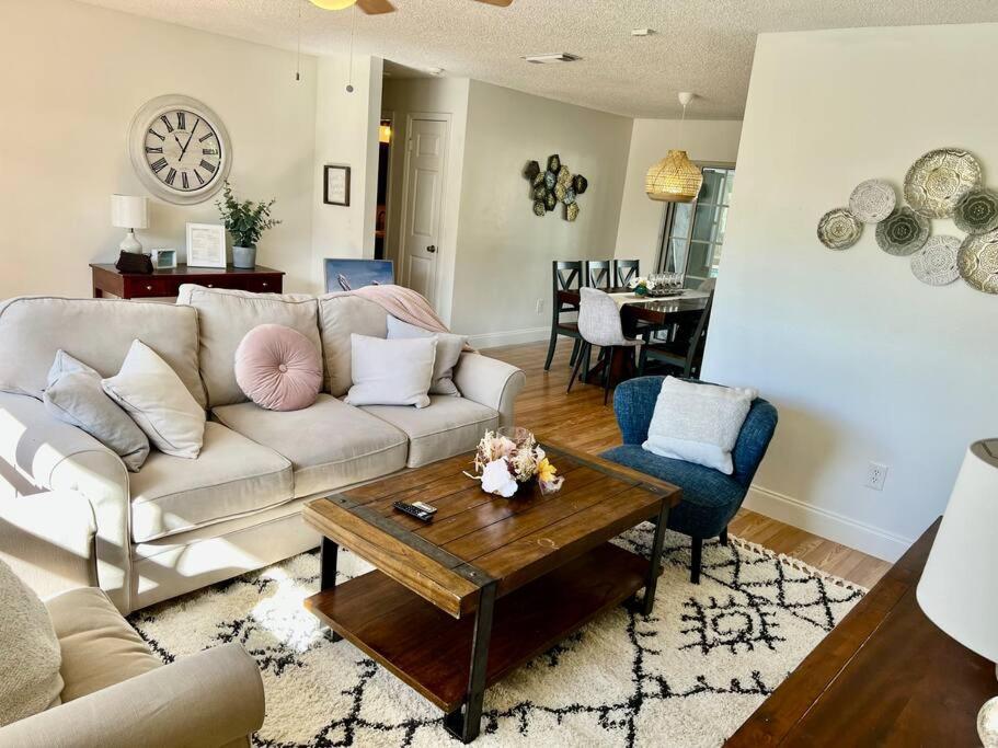 Five-Bedroom House photo 1