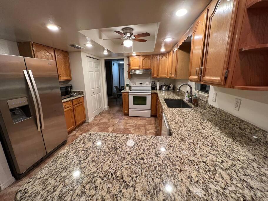 Five-Bedroom House photo 3