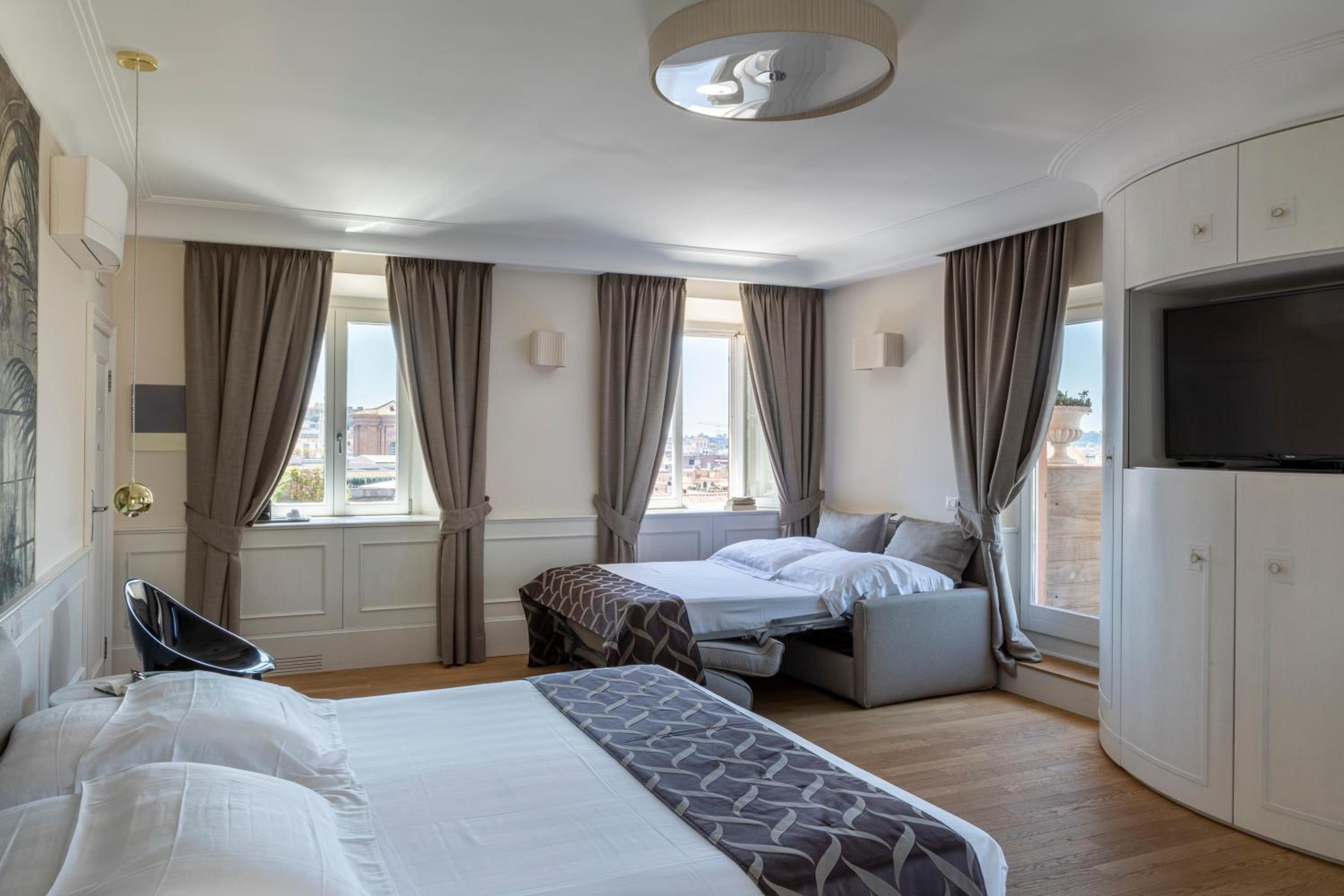 Panoramic Suite with Private Terrace thumbnail 5