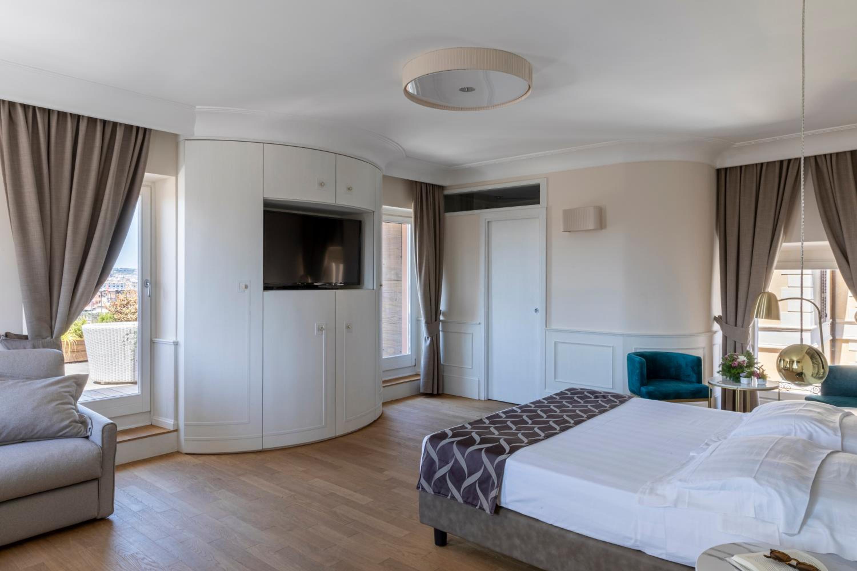 Panoramic Suite with Private Terrace