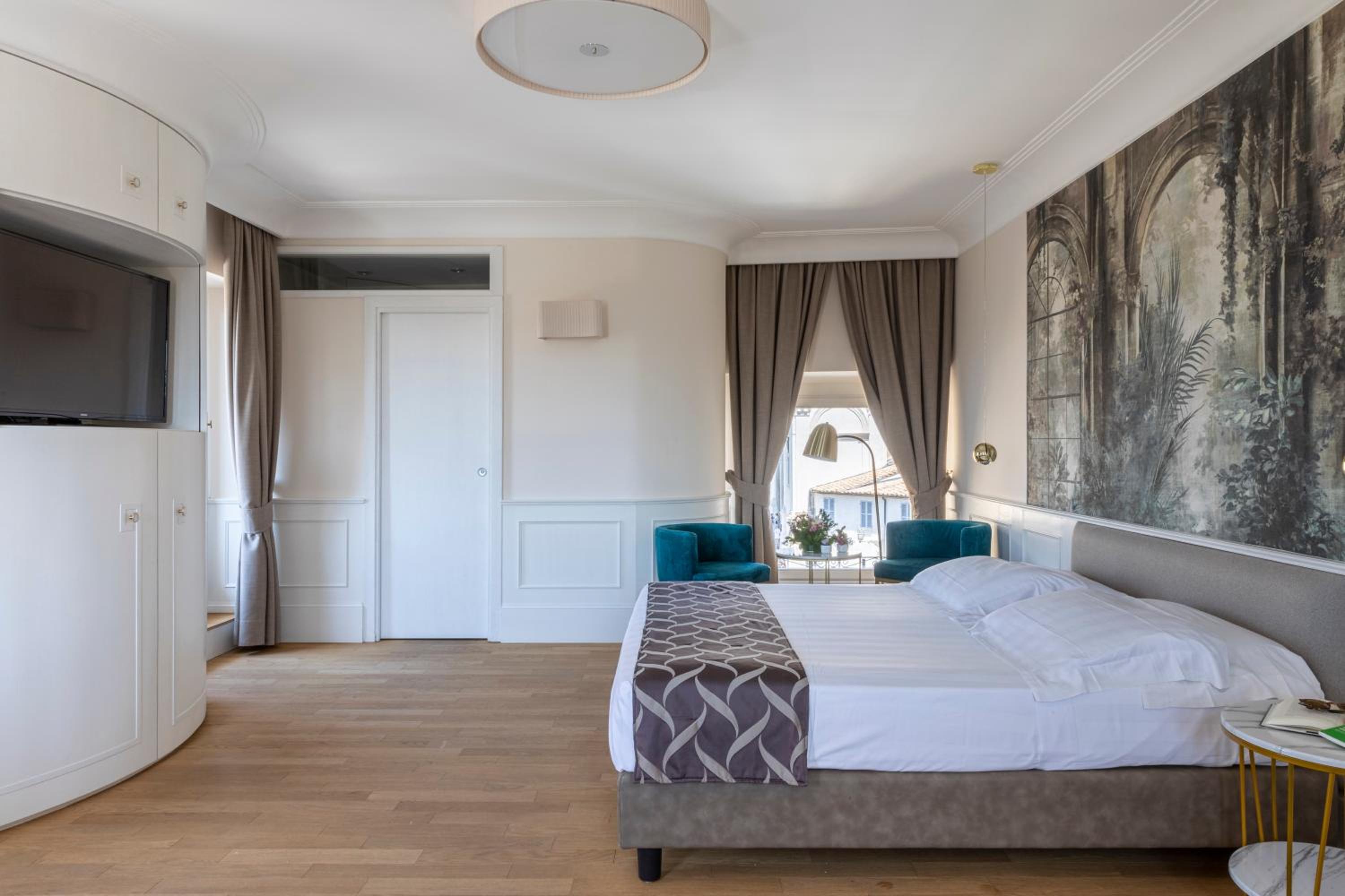 Panoramic Suite with Private Terrace
