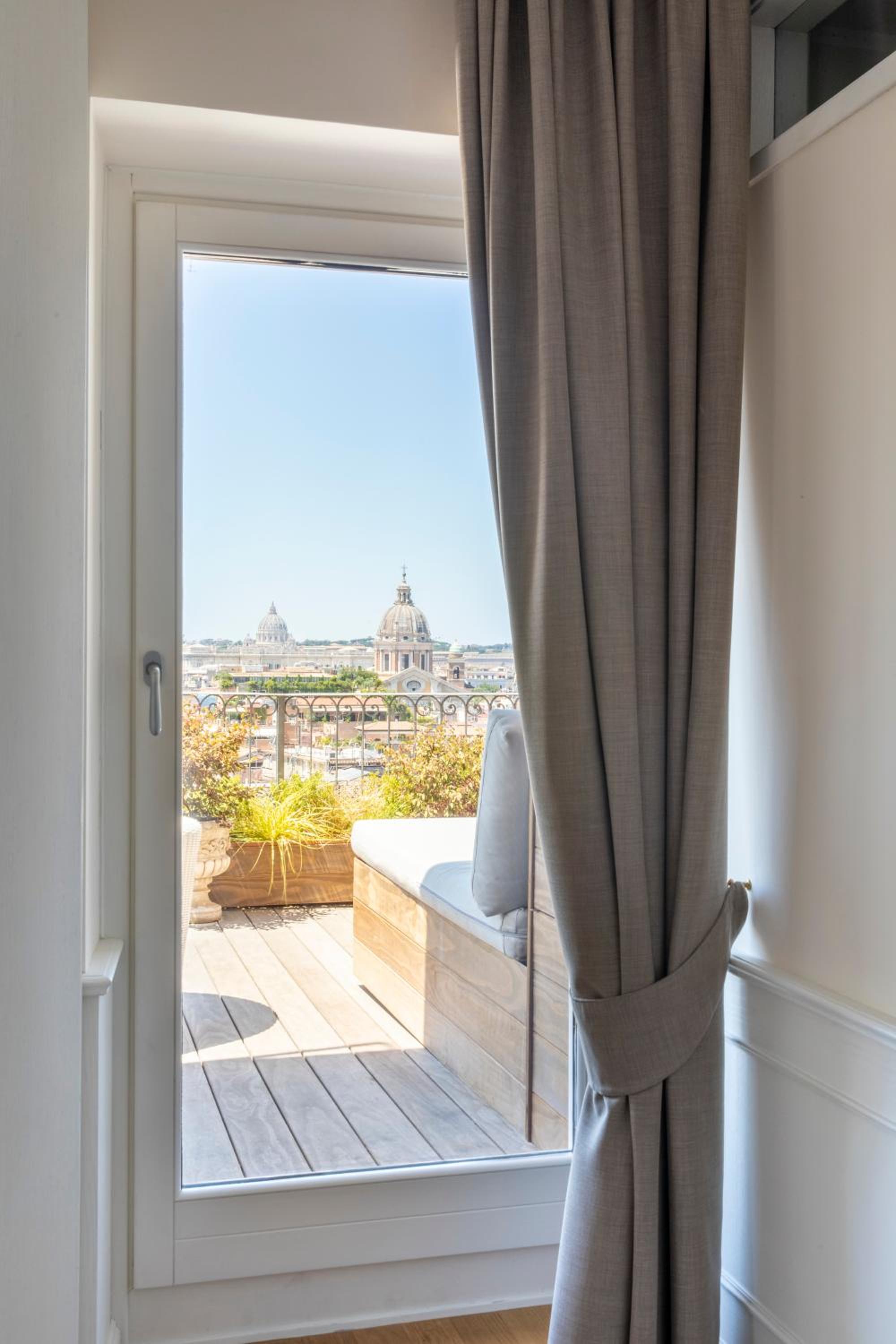 Panoramic Suite with Private Terrace thumbnail 6