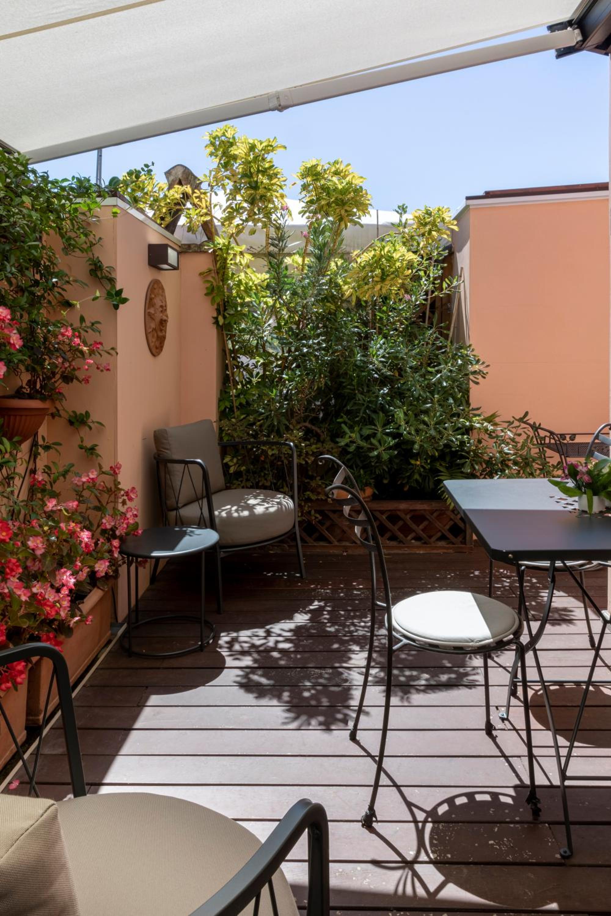 Two Connecting Rooms with Terrace thumbnail 6