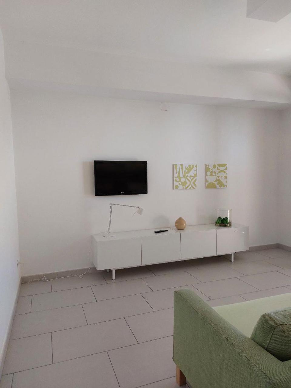 Two-Bedroom House - Photo 11