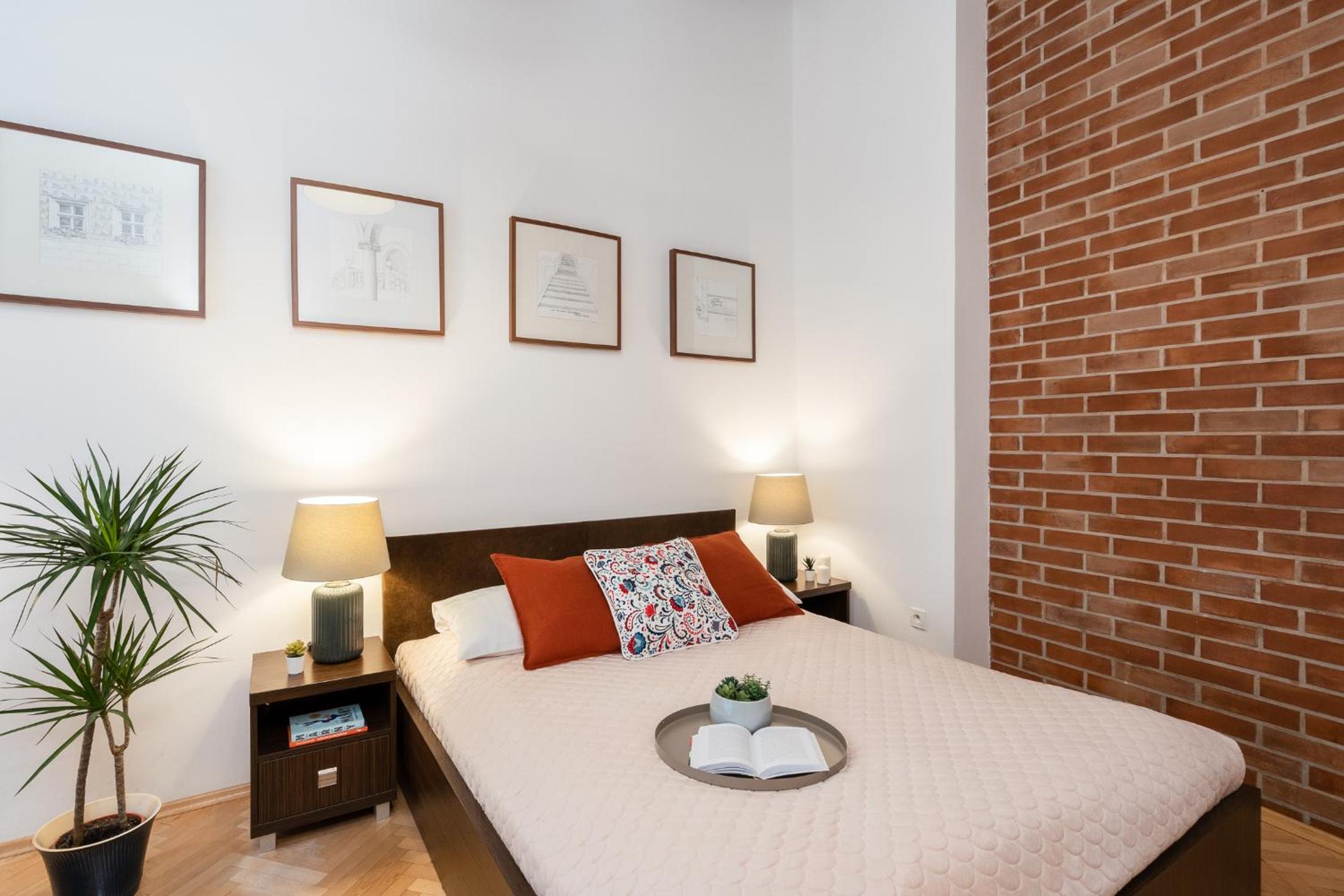 One-Bedroom Apartment - Photo 8