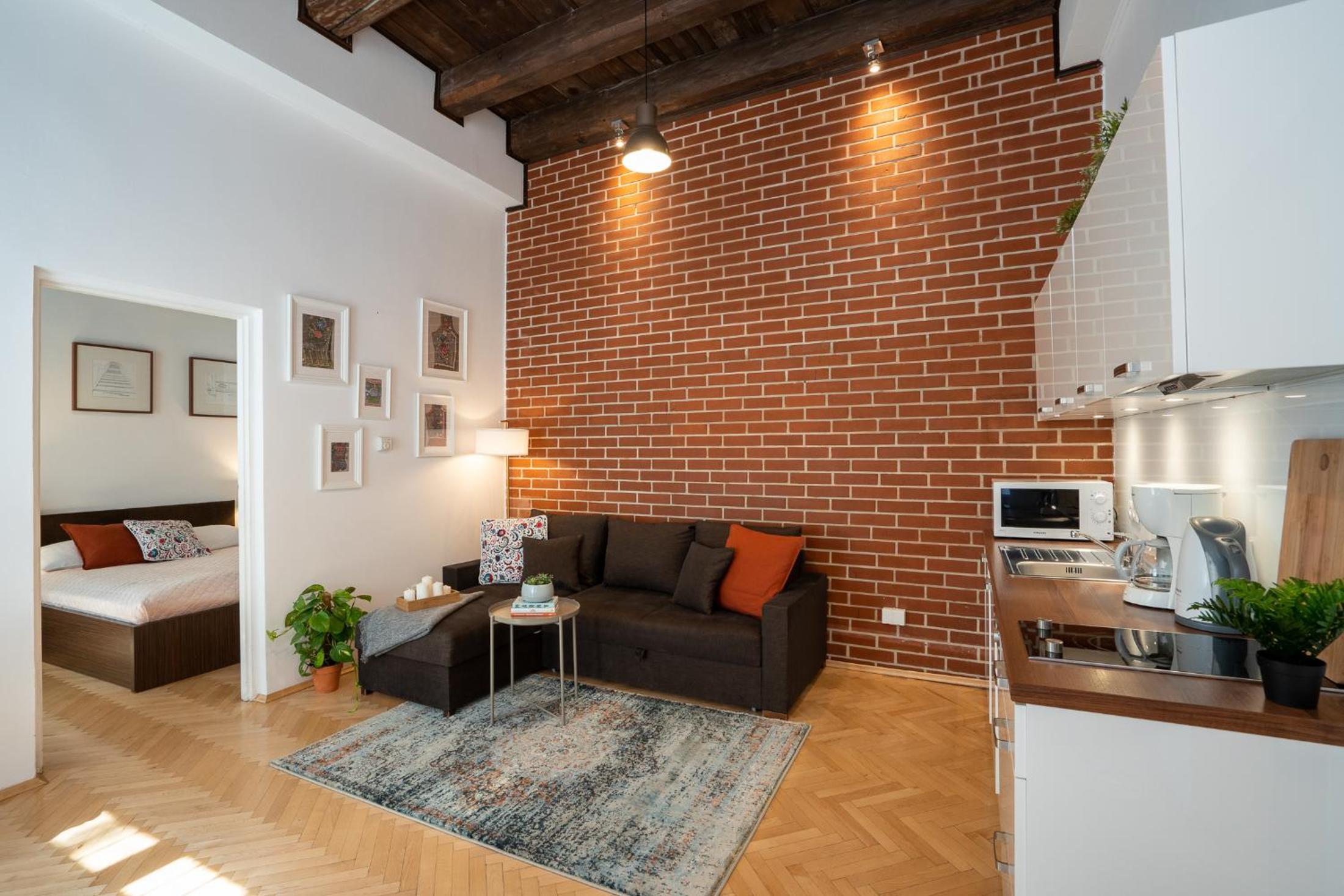 One-Bedroom Apartment - Photo 1