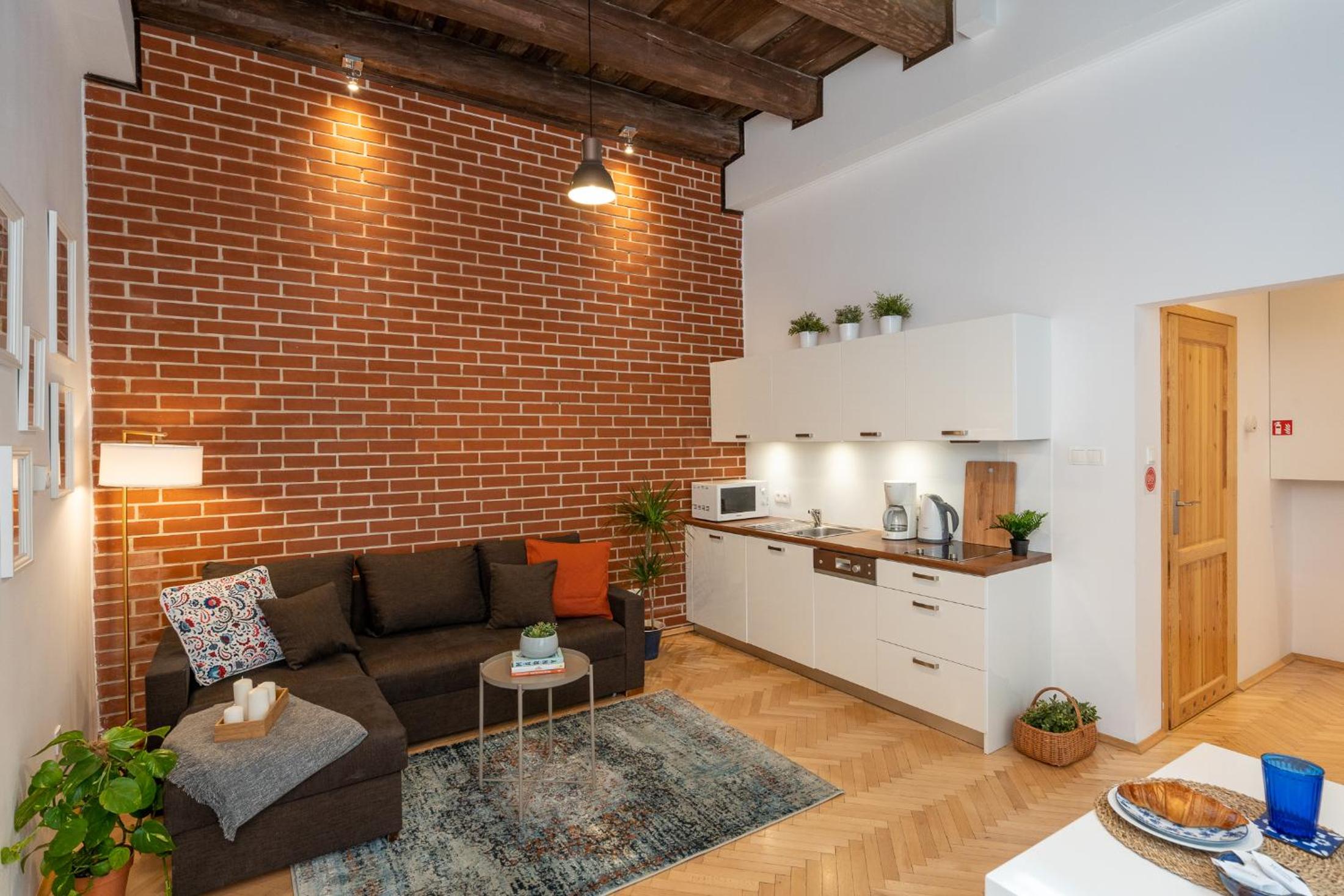 One-Bedroom Apartment - Photo 9