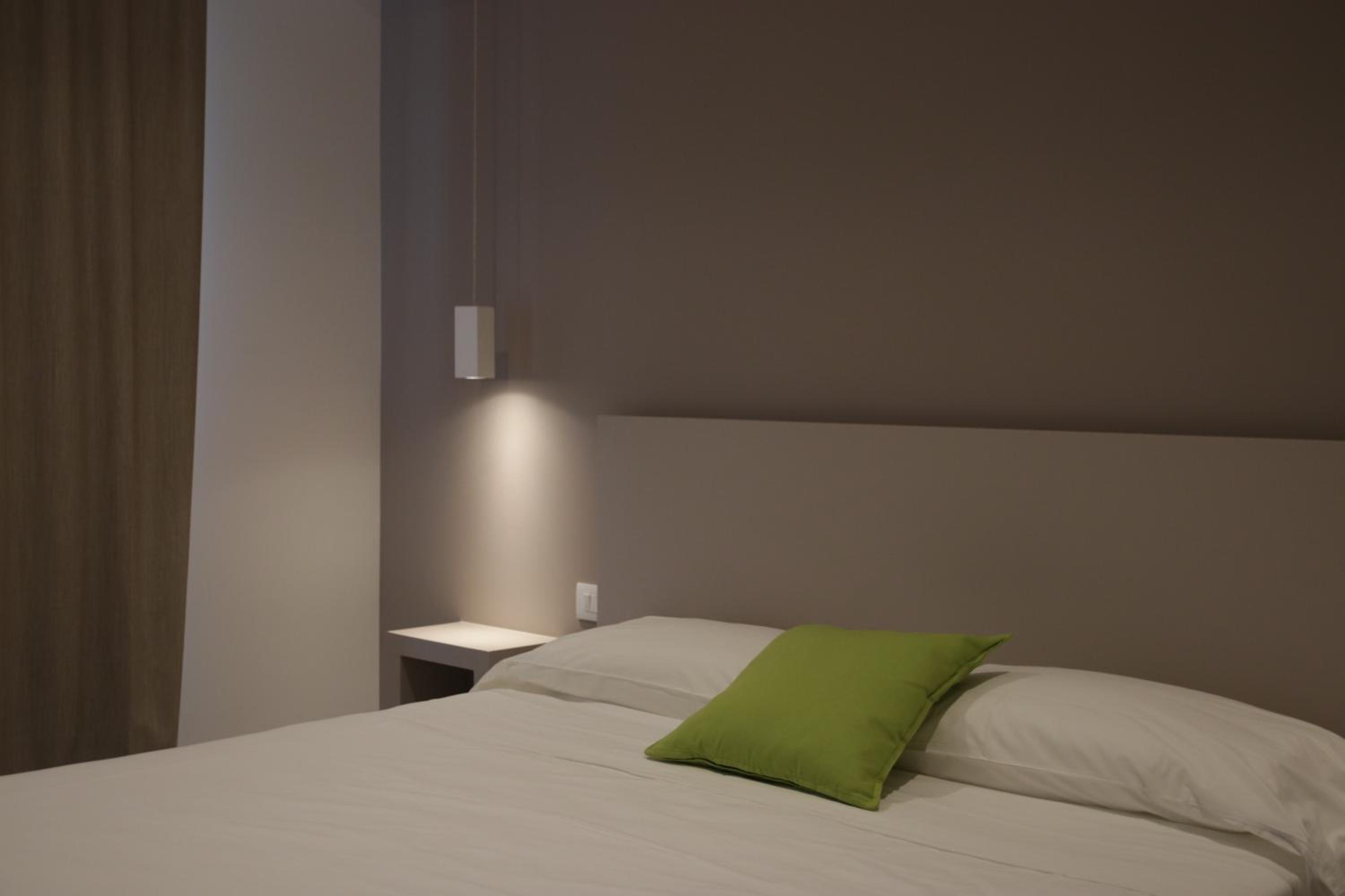 Double Room with Balcony - Photo 9