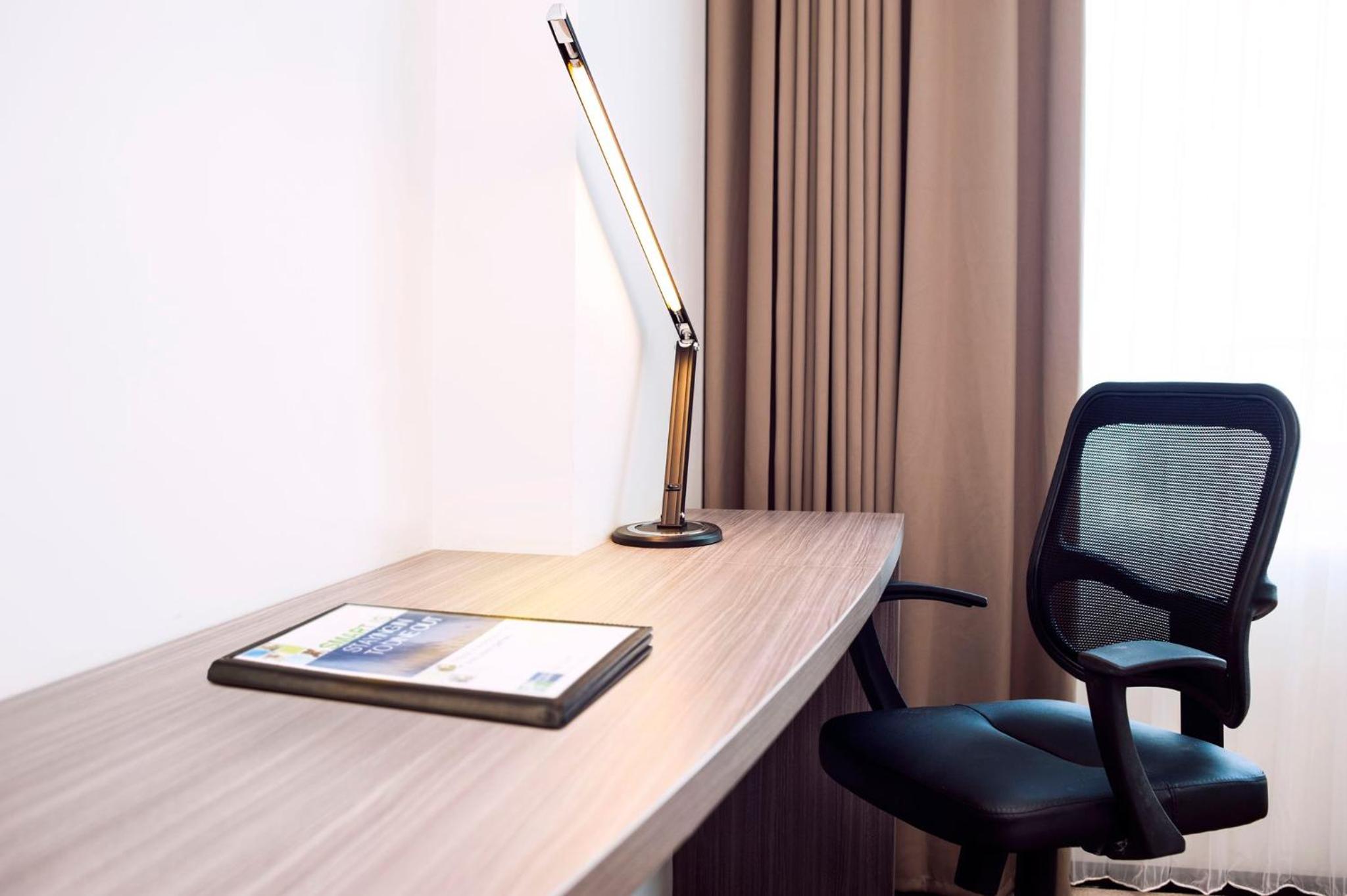 Standard Twin Room with City View and Free Breakfast - Non-Smoking