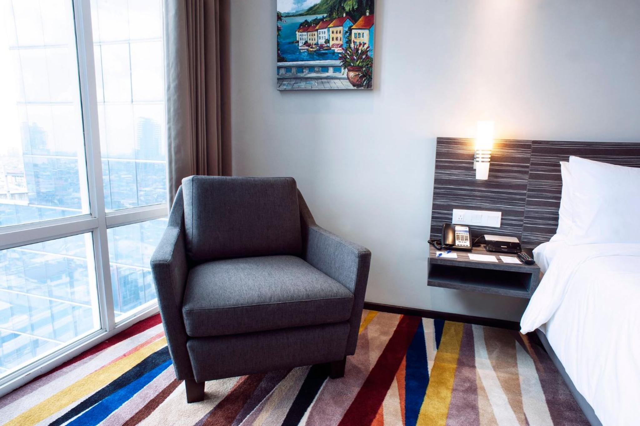 Standard Queen Room with Free Breakfast - Smoking