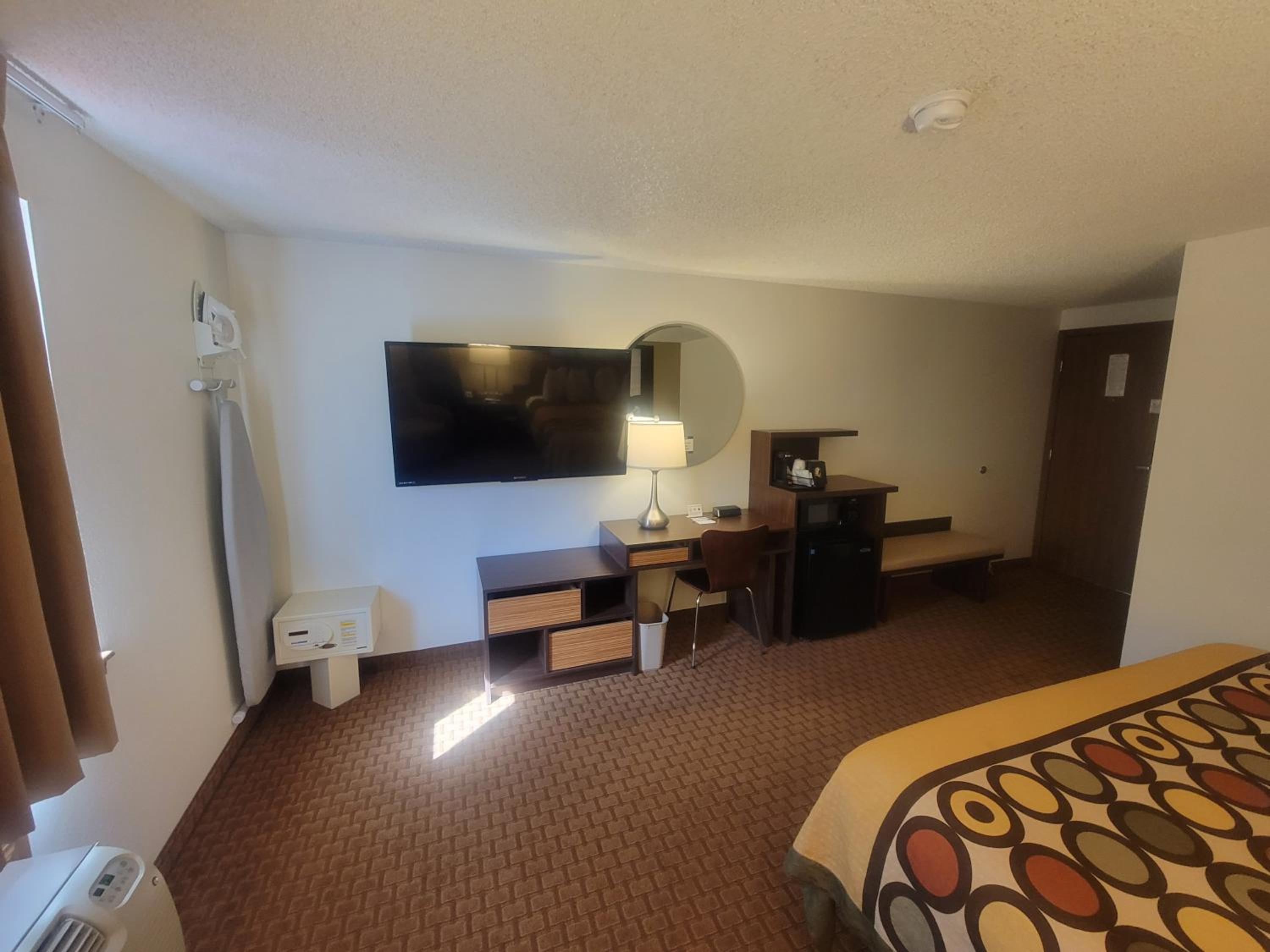 King Suite - Non-Smoking - Photo 1