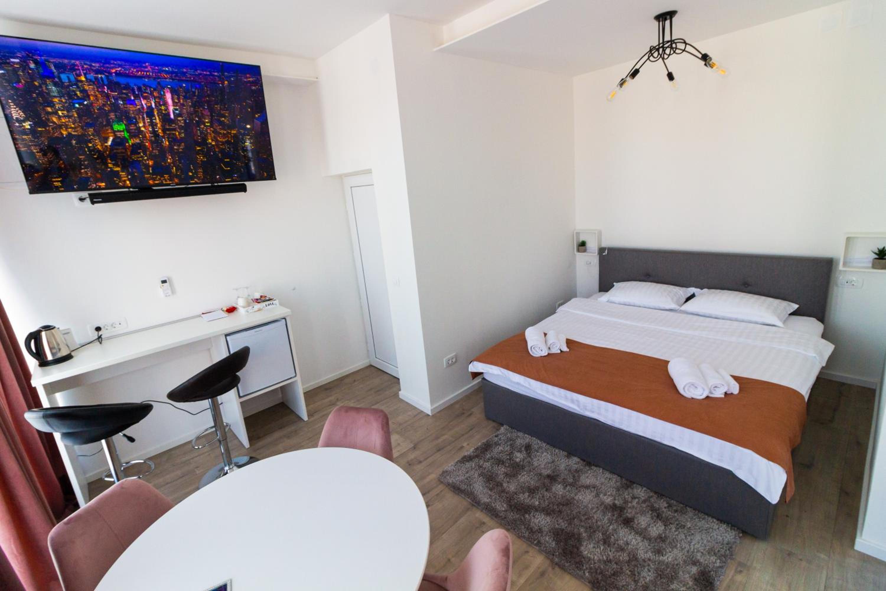 Deluxe Double Room with Extra Bed - Photo 43