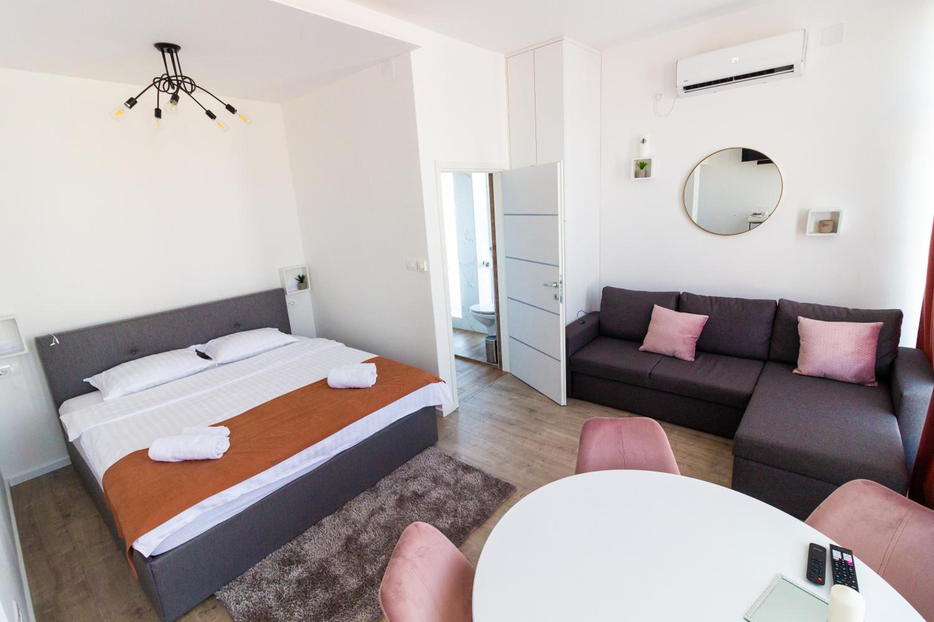 Deluxe Double Room with Extra Bed - Photo 10