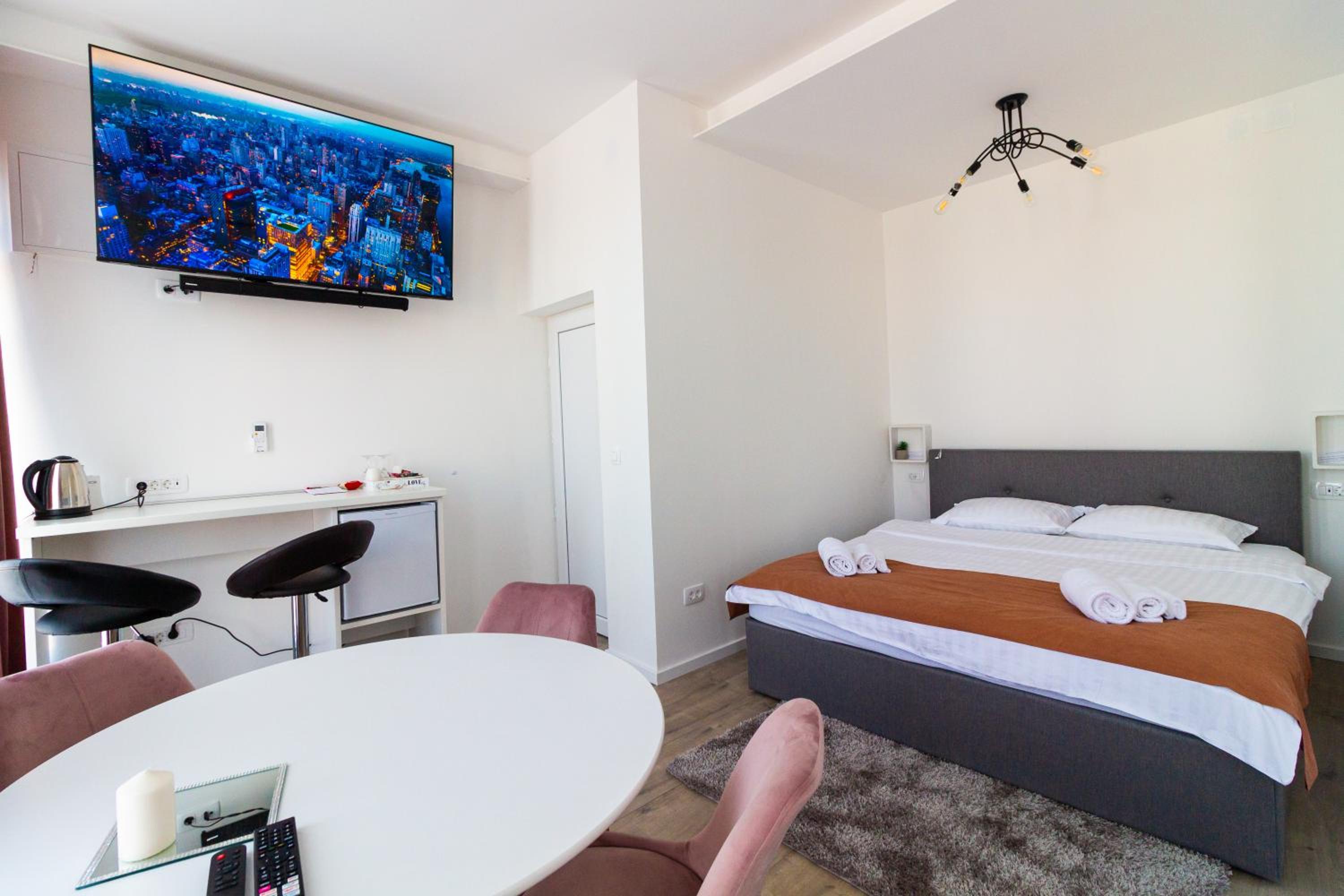 Deluxe Double Room with Extra Bed - Photo 1