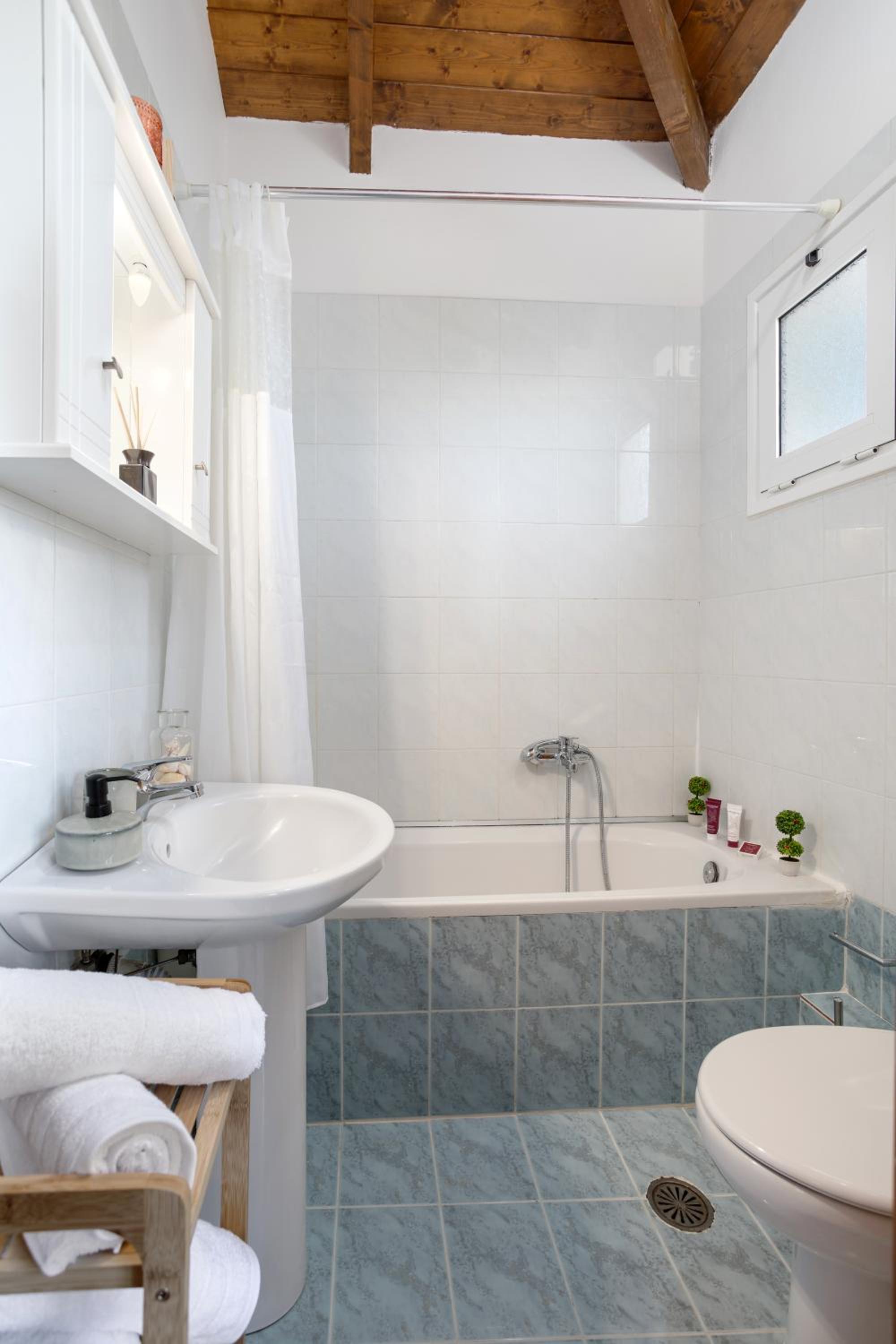 Three-Bedroom Villa - Photo 26
