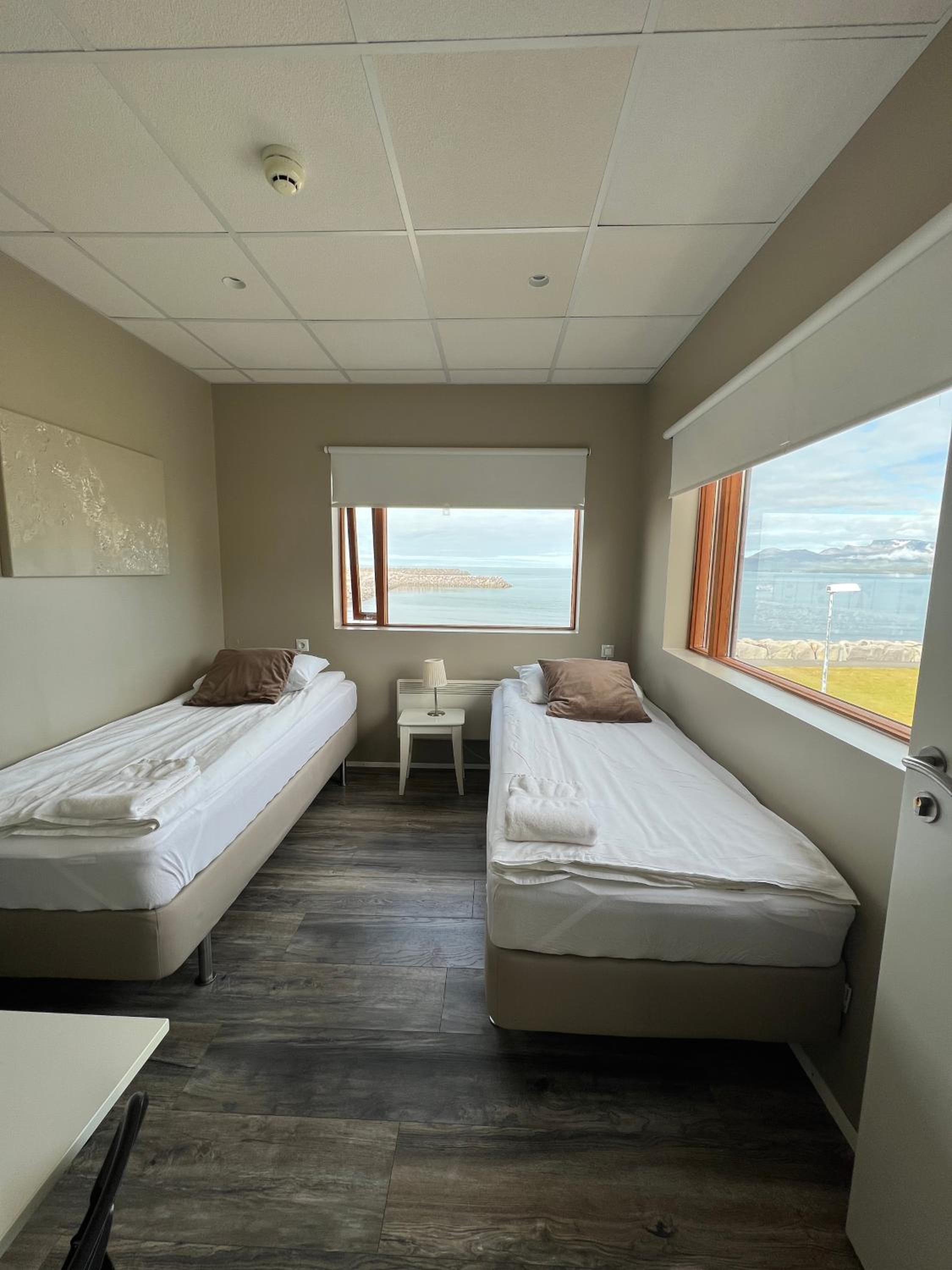 Twin Room with Sea View - Photo 11