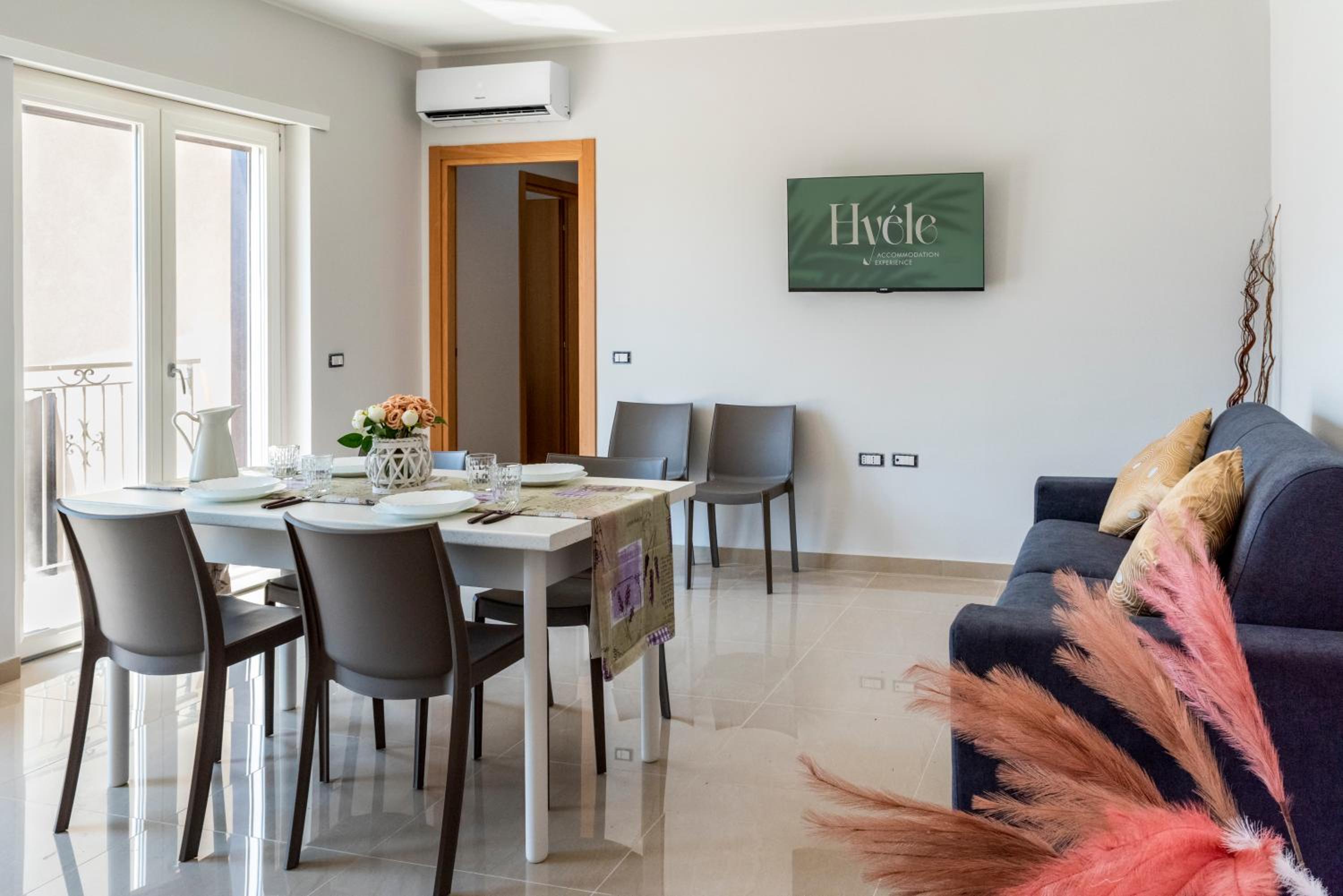 Two-Bedroom Deluxe Apartment with Balcony photo 3