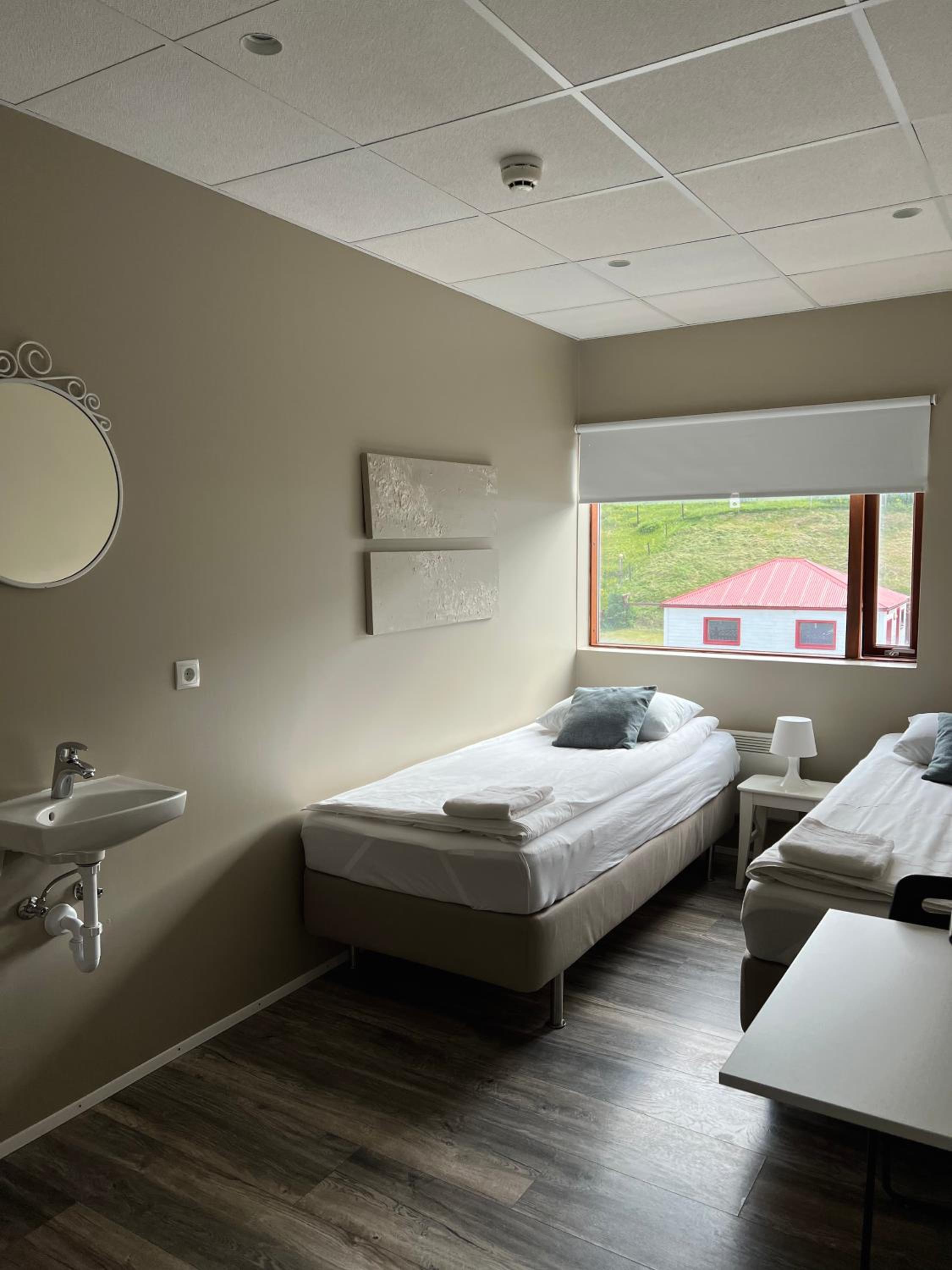 Standard Twin Room with Mountain View - Photo 11
