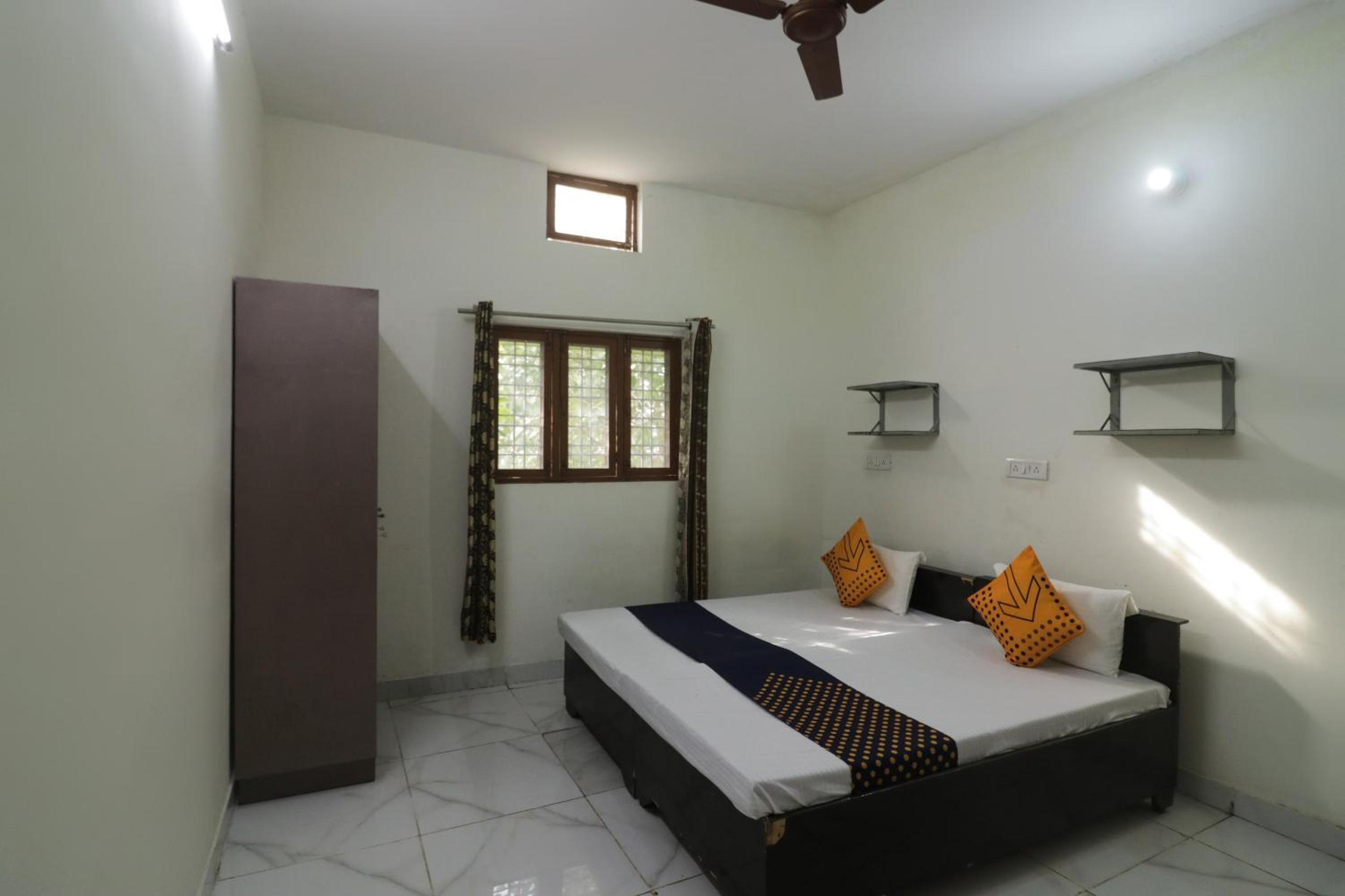 Standard Double Room with Fan photo 2