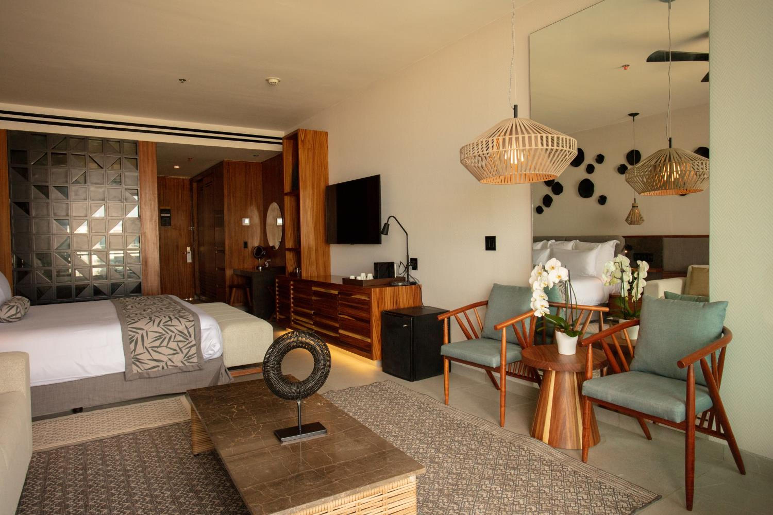 Junior Suite Panoramic View King - Photo 2