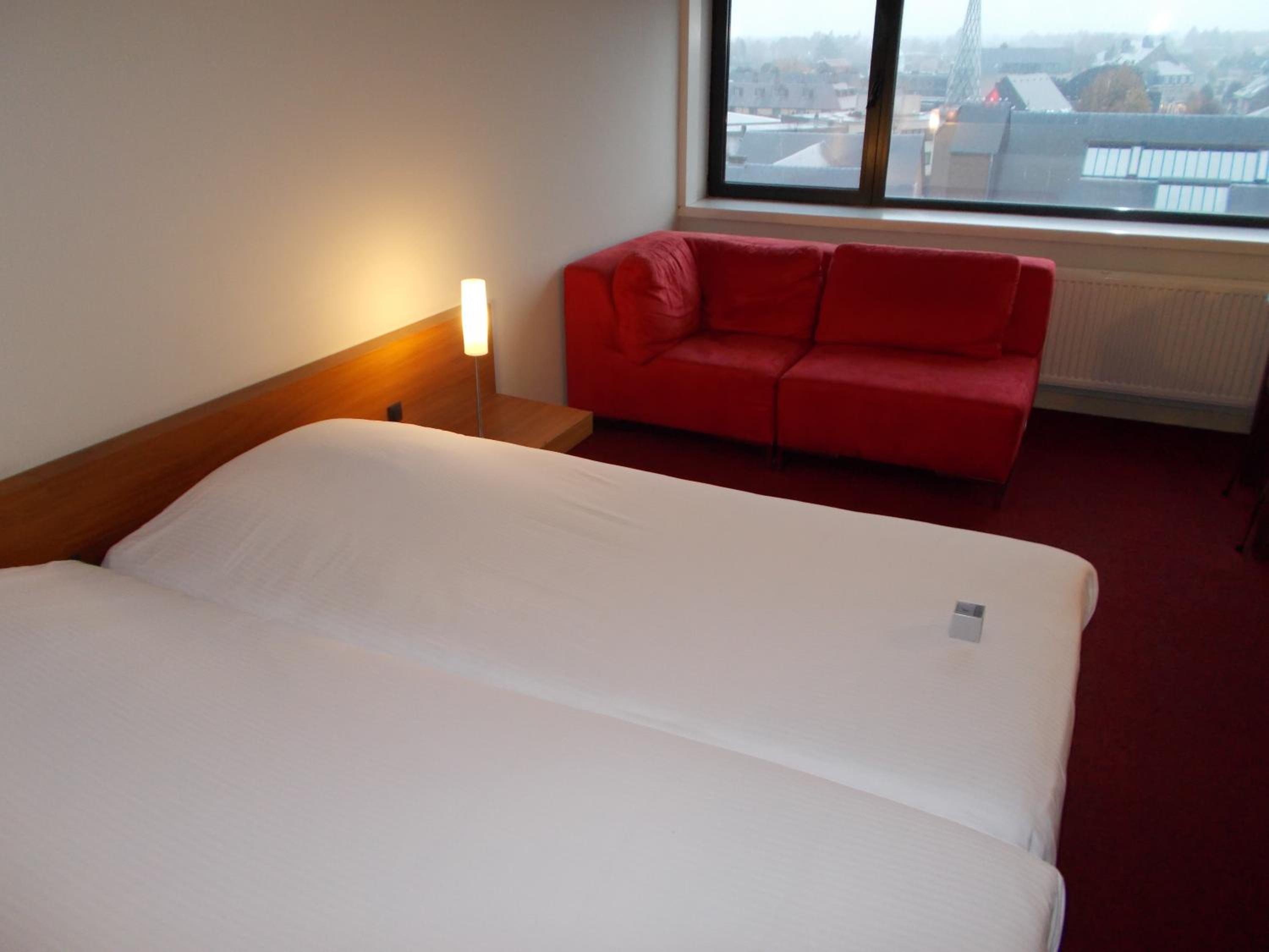Twin Room - Photo 11