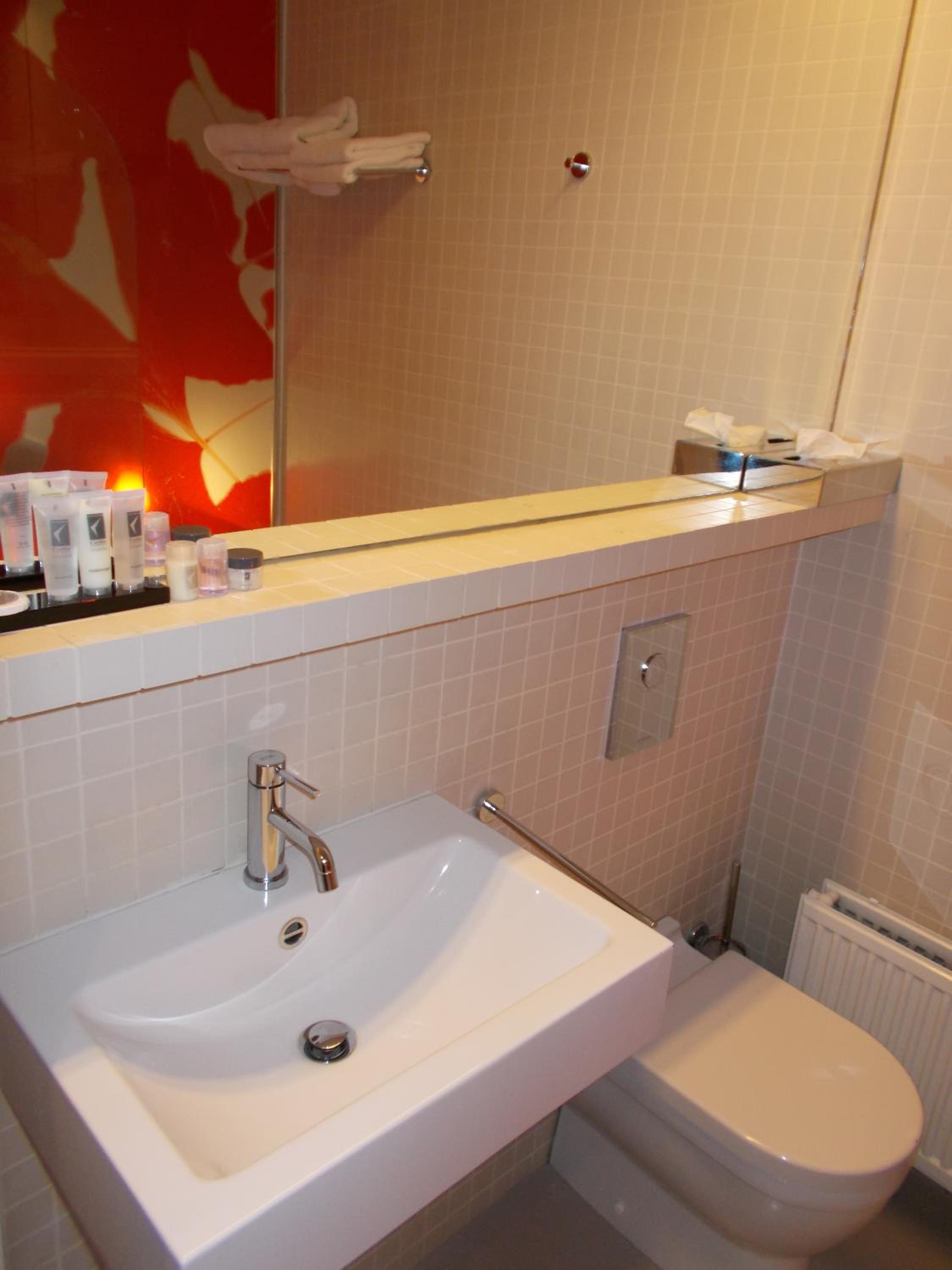Twin Room - Photo 16
