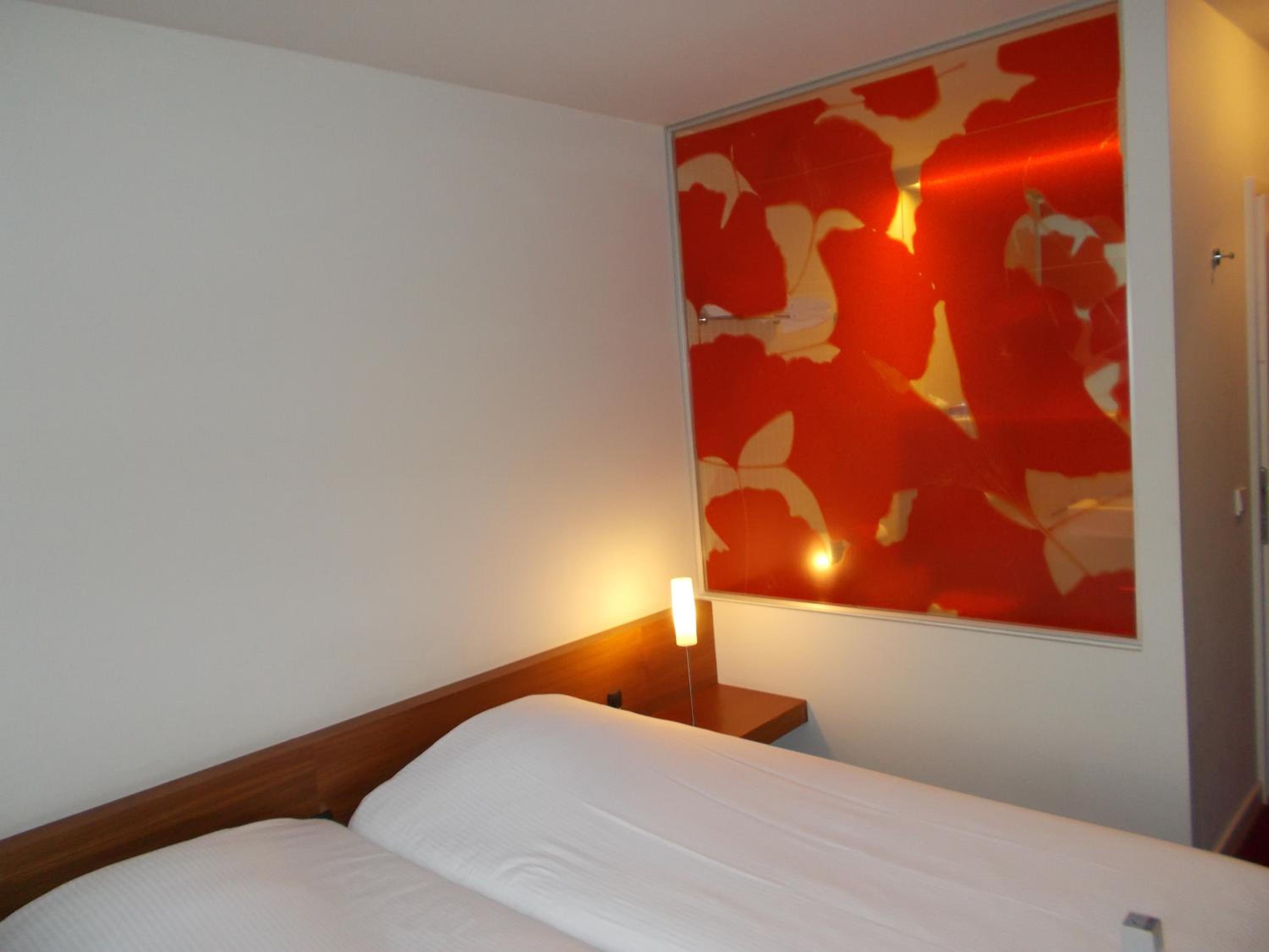 Twin Room - Photo 12