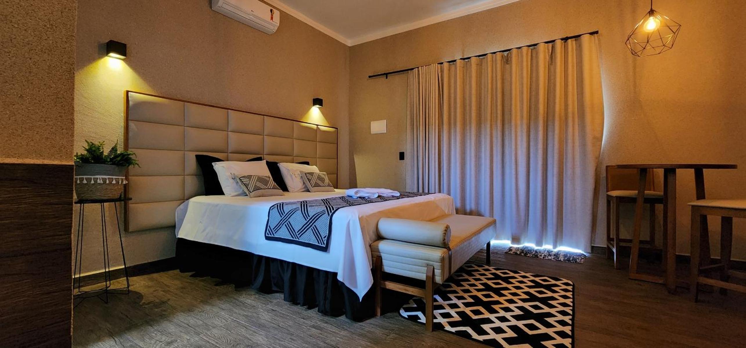 Deluxe Suite with Spa Bath - Photo 6