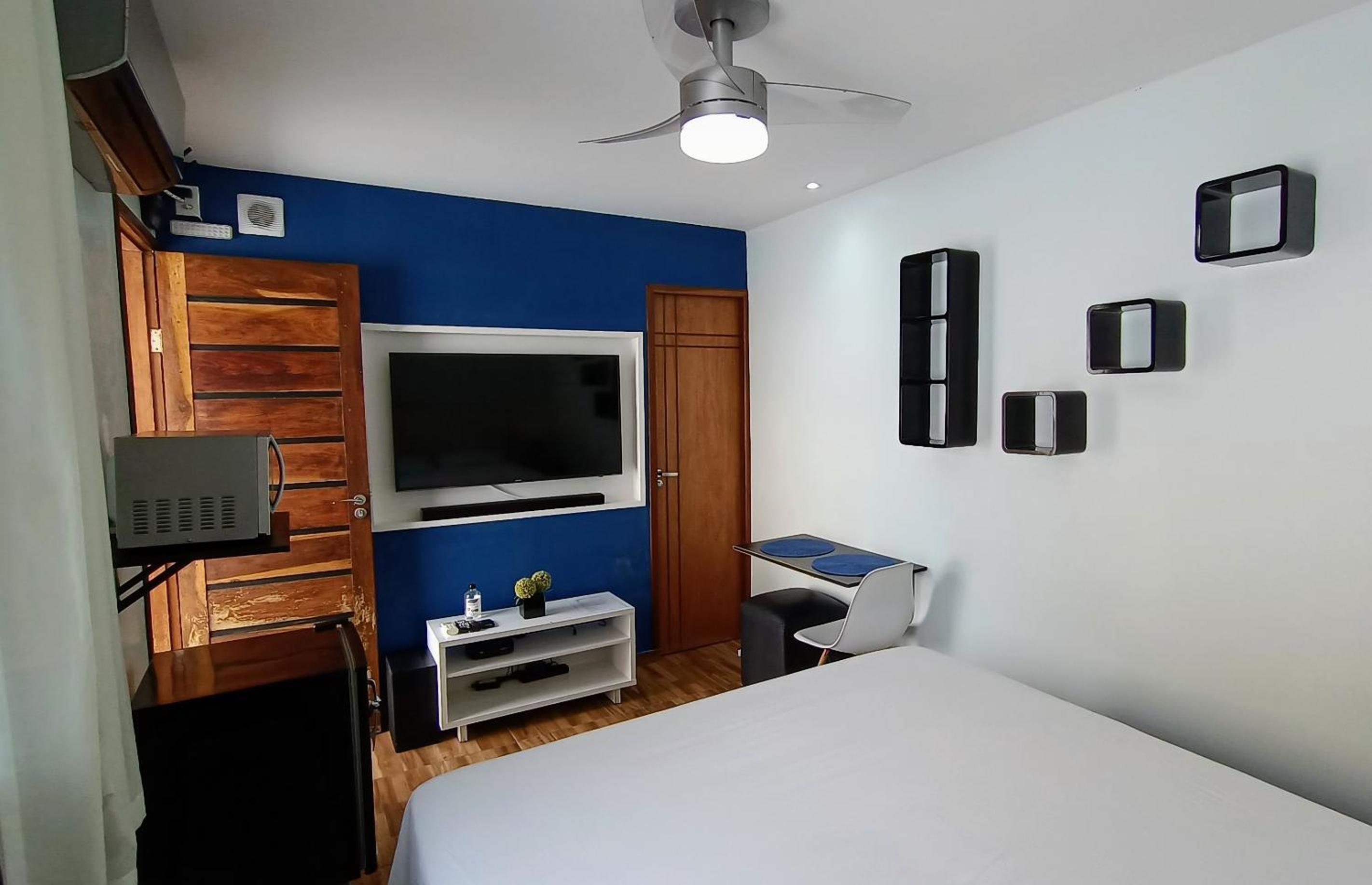 Deluxe Queen Suite