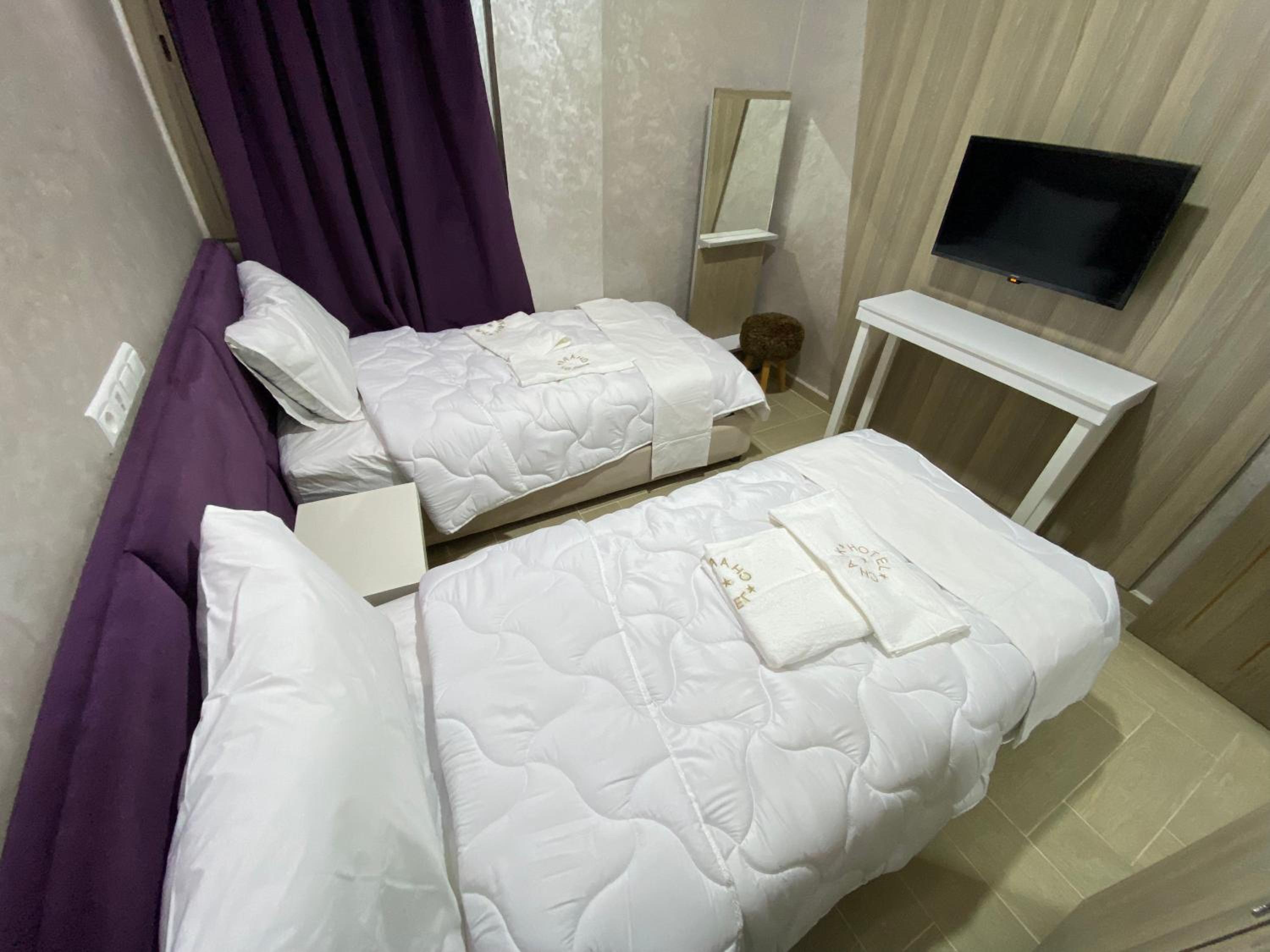 Twin Room - Photo 11