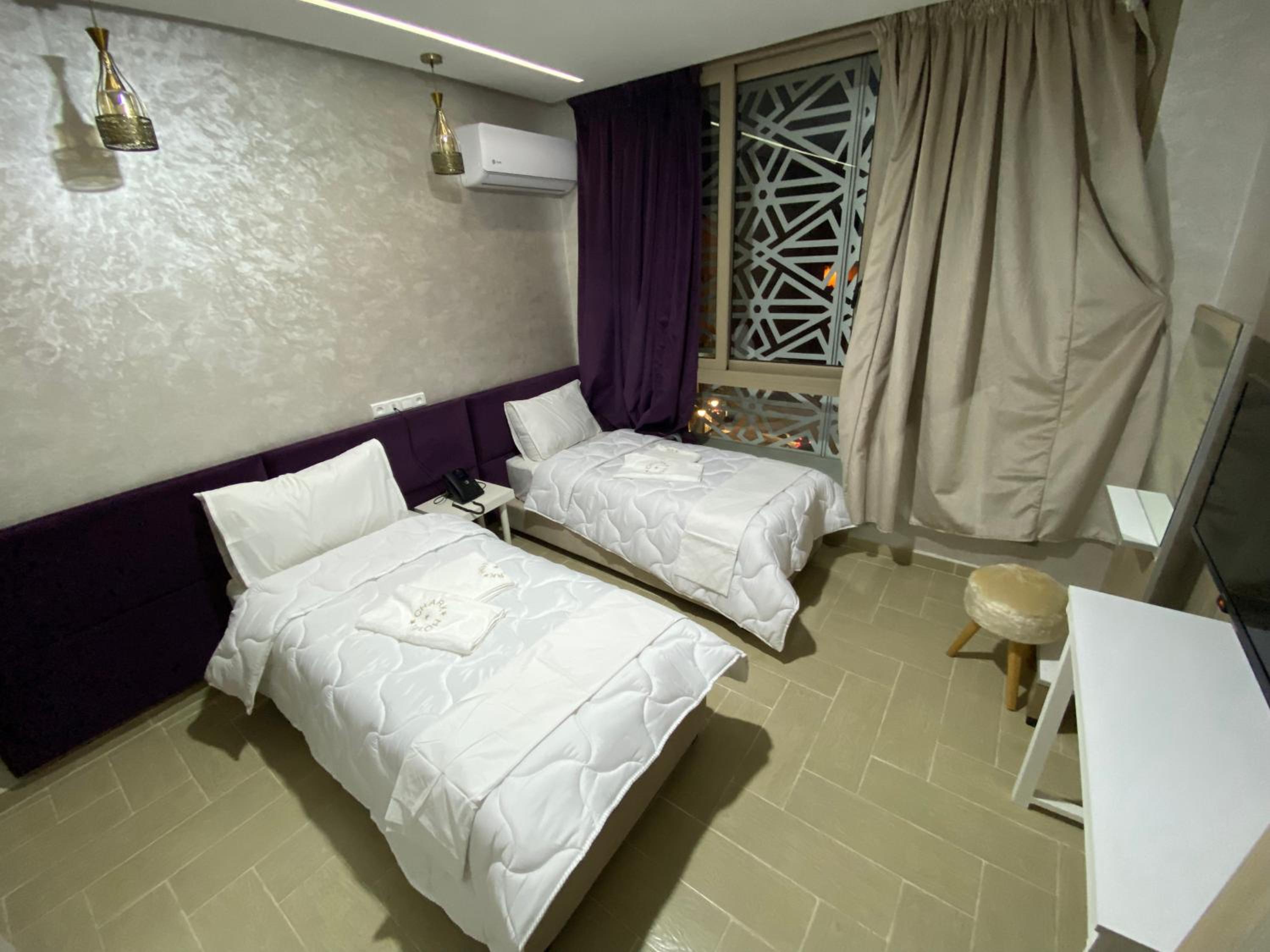 Twin Room - Photo 10