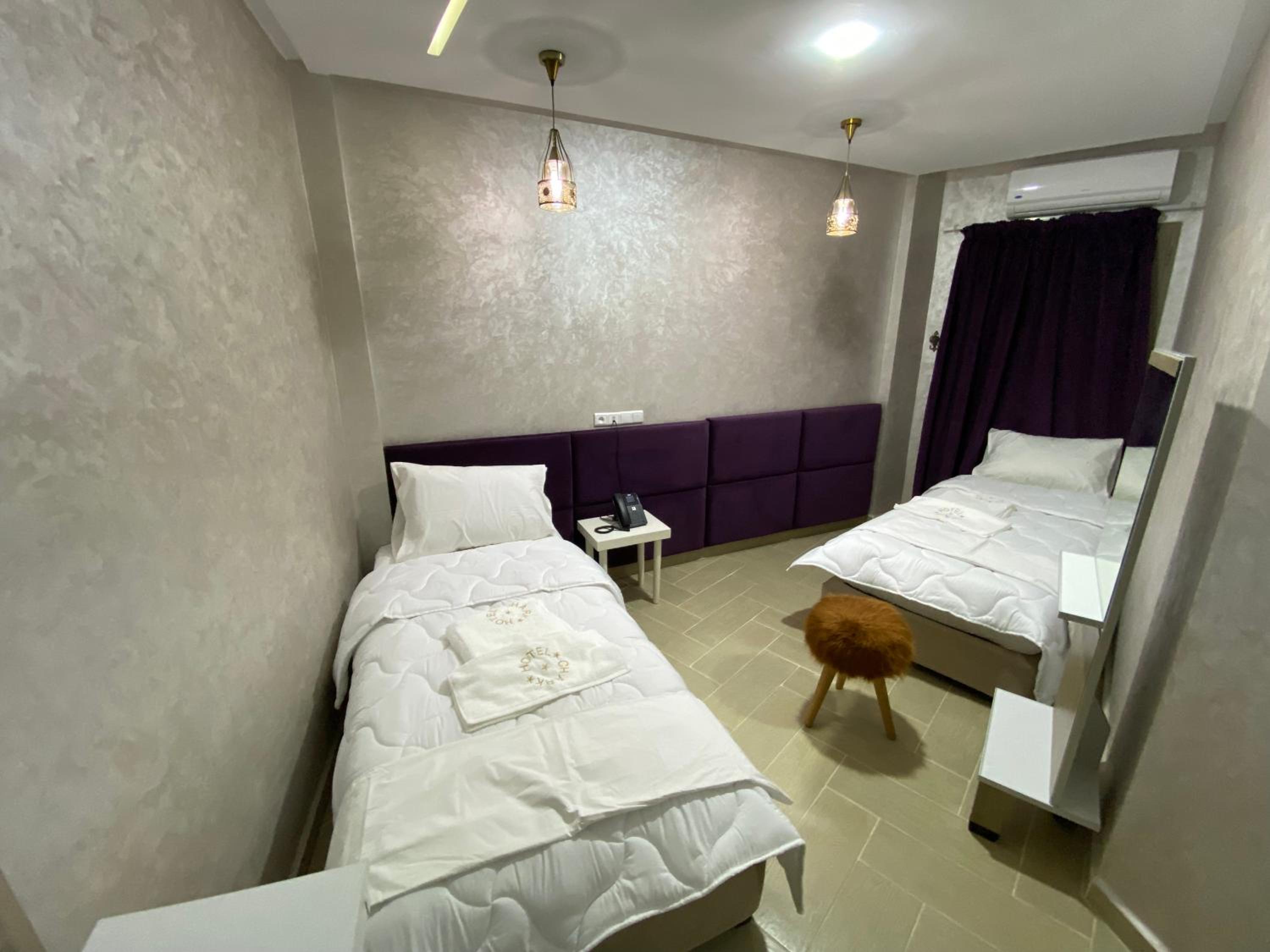 Quadruple Room with Bathroom - Photo 6
