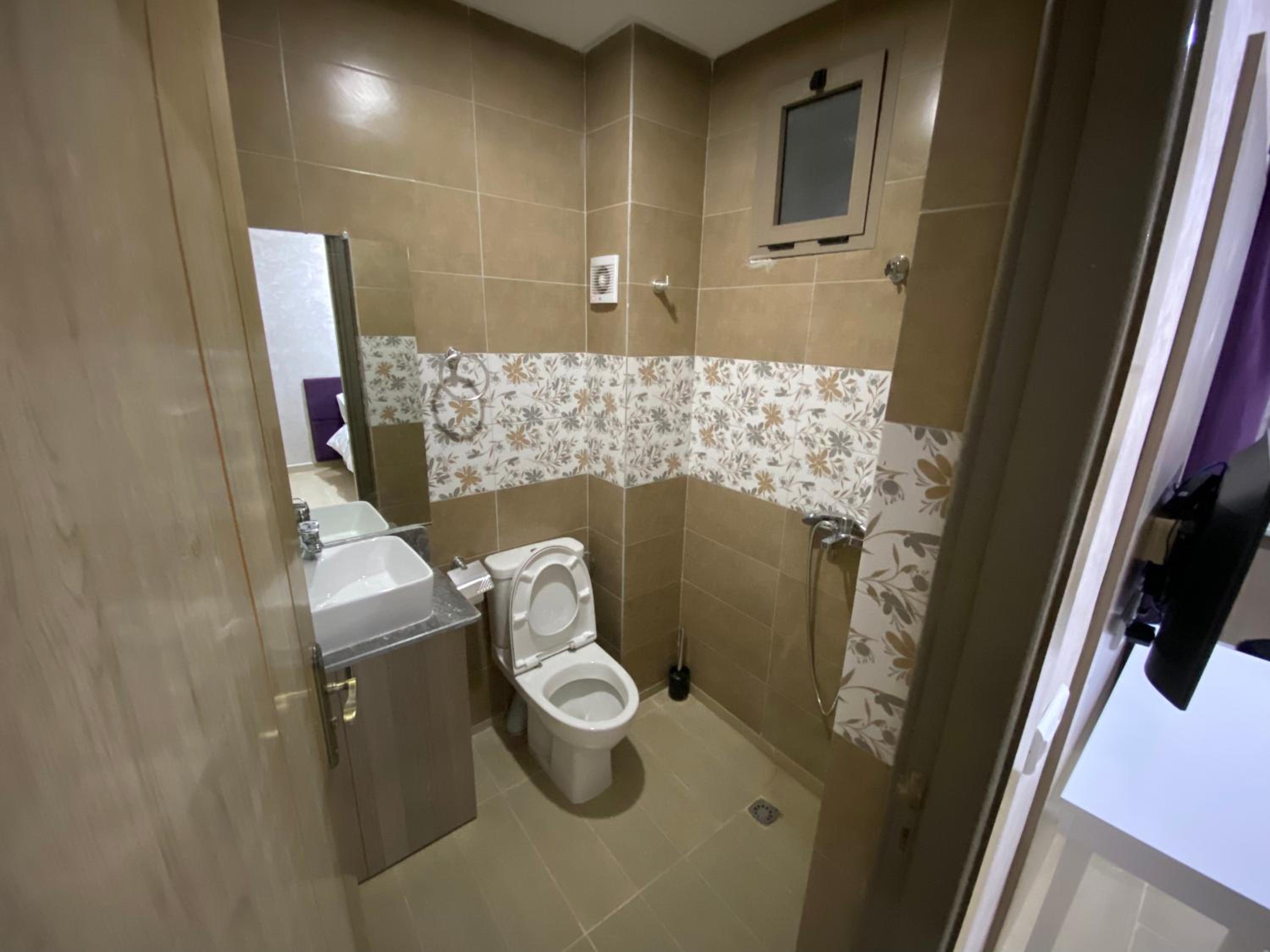 Deluxe Room (2 Adults + 1 Child) - Photo 9