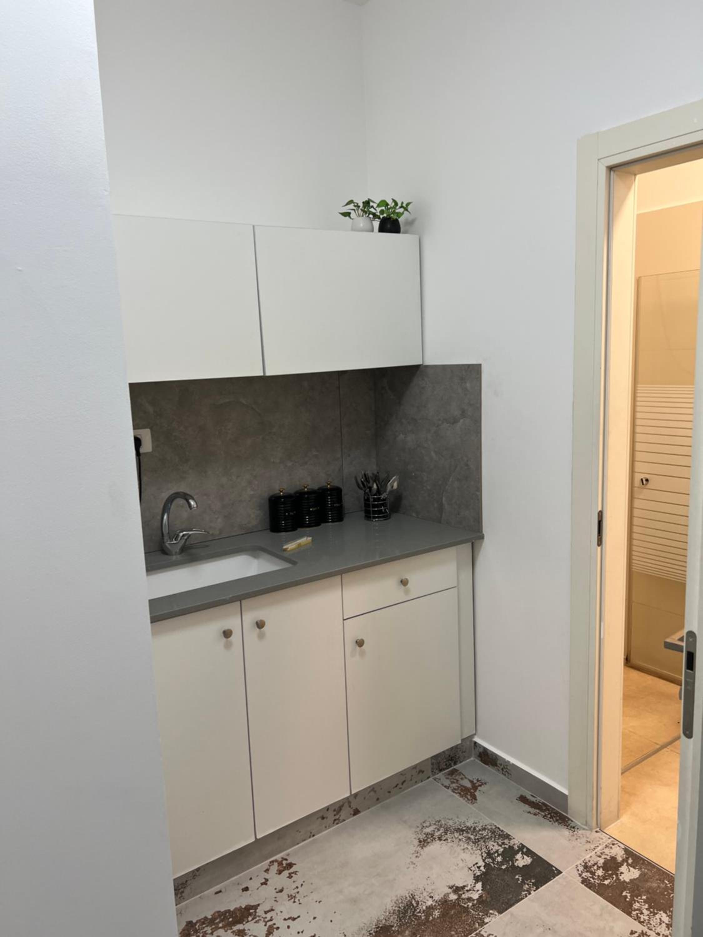 One-Bedroom Apartment - Photo 9