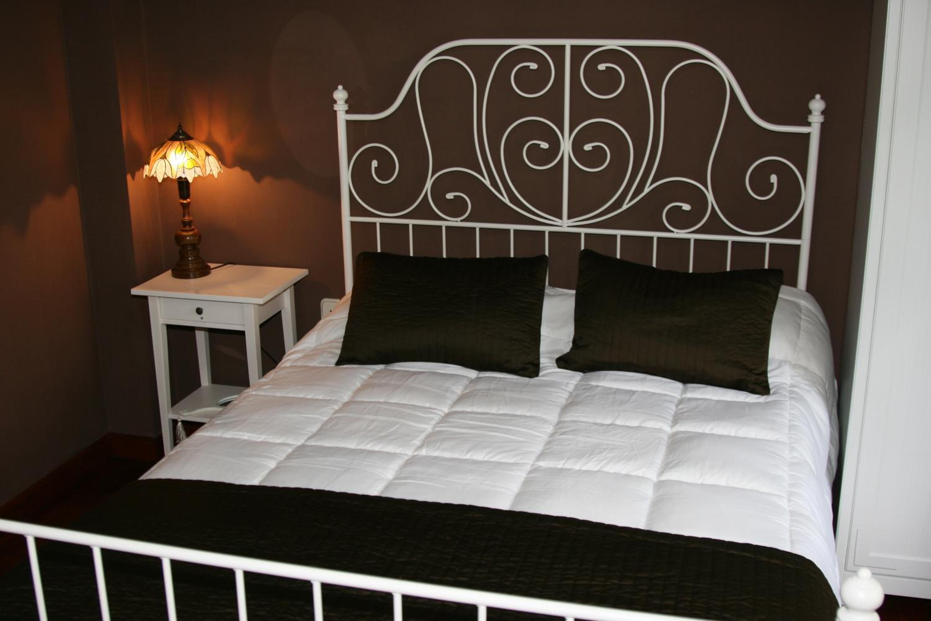 Standard Double Room - Photo 11