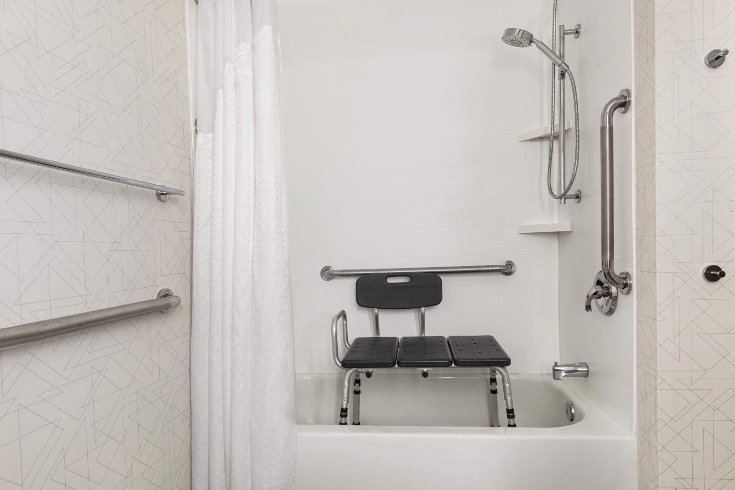 Double Room - Mobility Access Tub/Non-Smoking - Photo 2